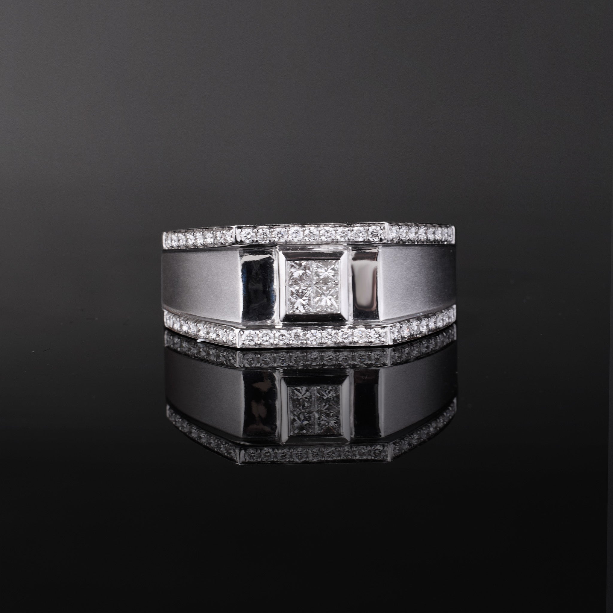 18K Gold Unisex Diamond Signet Ring - Jewelry And Store