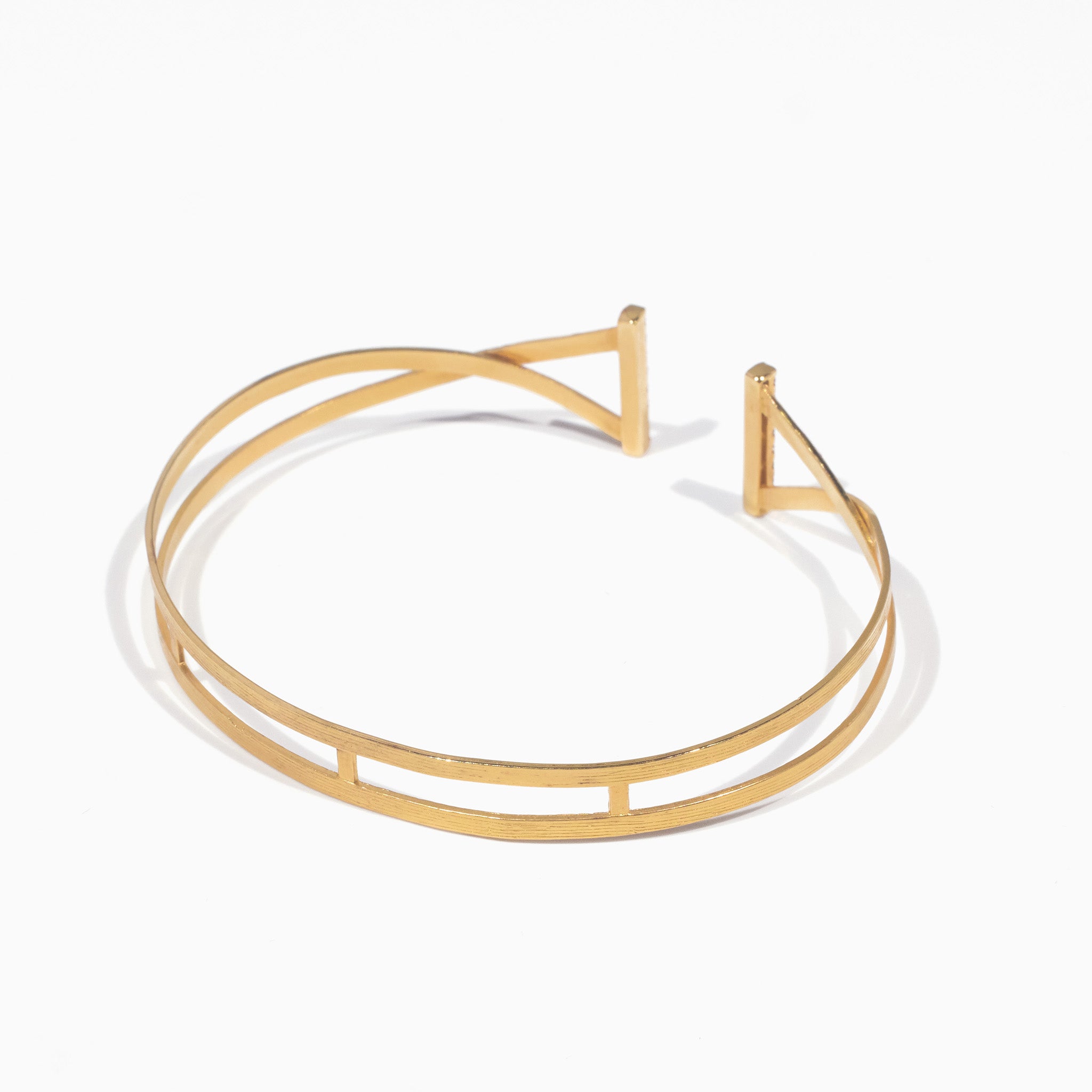 18K gold open - ended diamond bangle with hand - hammered texture - Jewelry And Store
