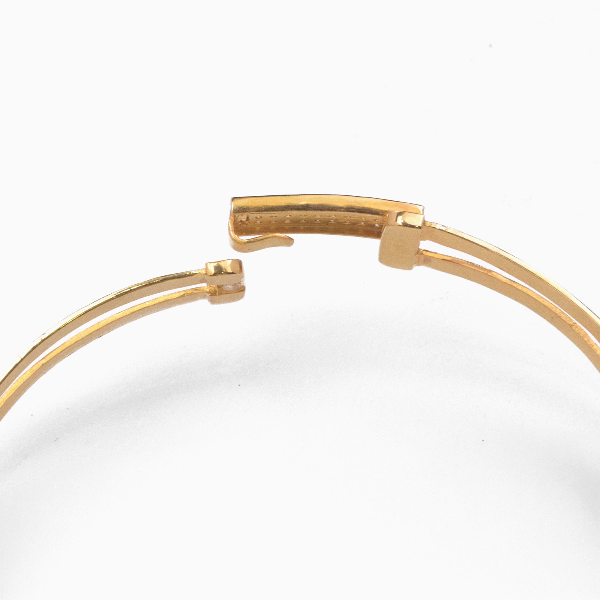 18K Gold Easy - Lock Diamond Bangle with Hand - Hammered Finish - Jewelry And Store