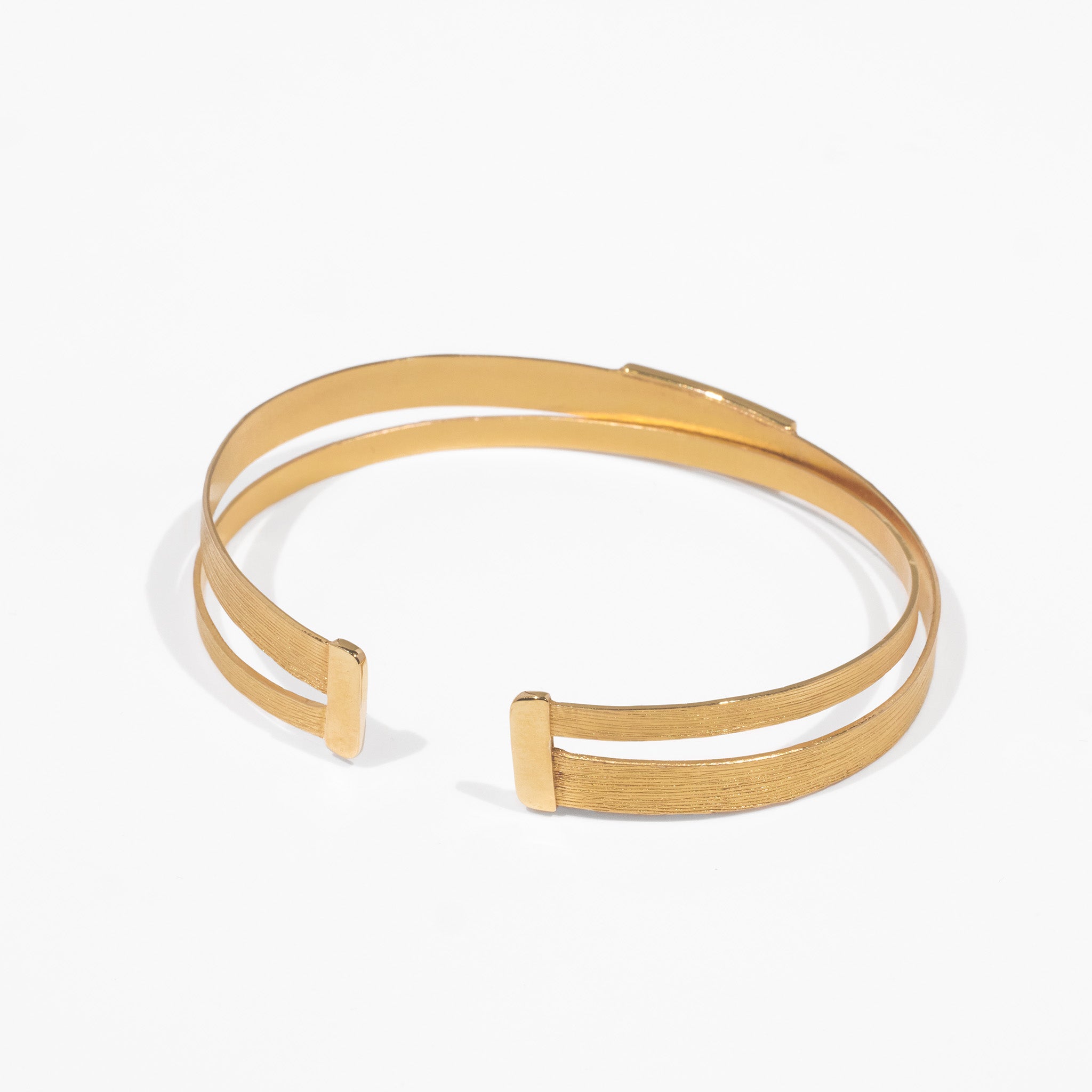 18K Gold Twist Band Cuff Diamond Bangle with Hand - hammered Texture - Jewelry And Store