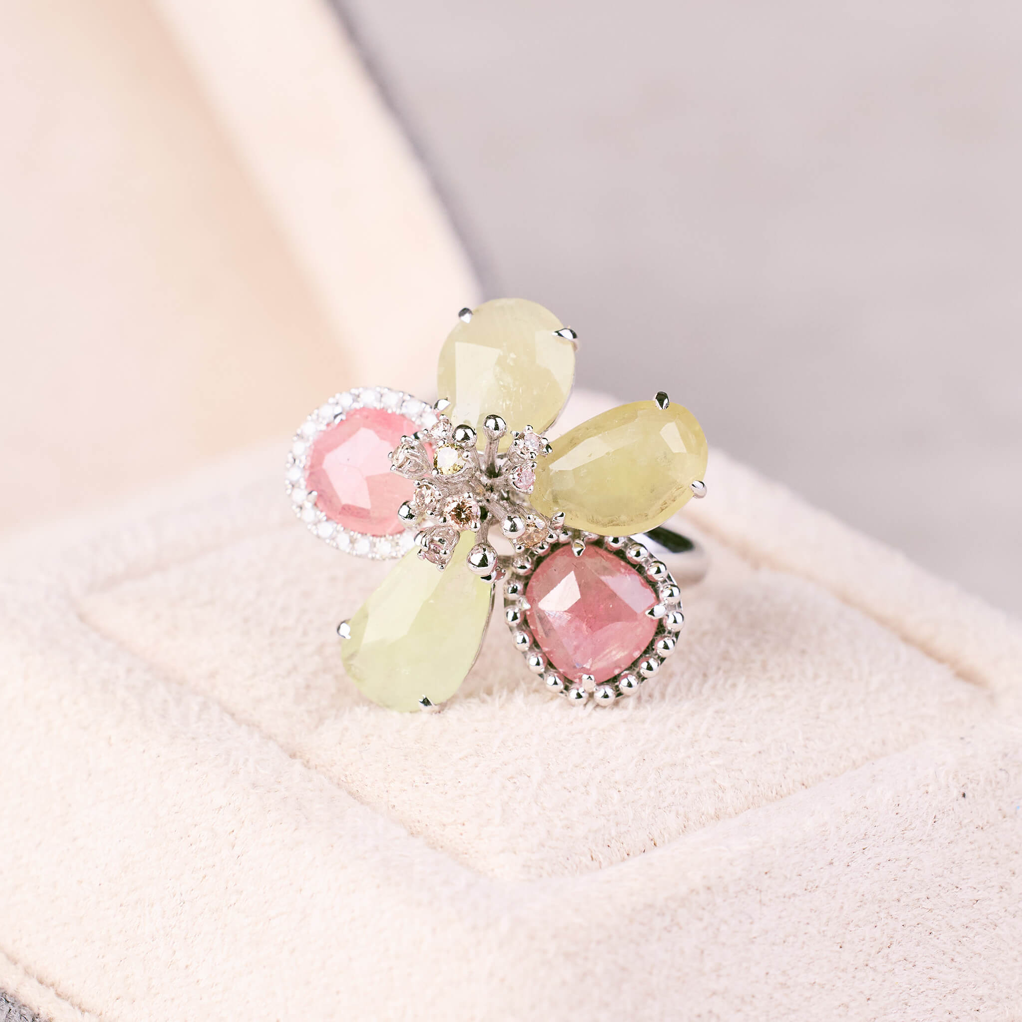 18K Gold Diamond and Slice Sapphire Flower Ring - Jewelry And Store