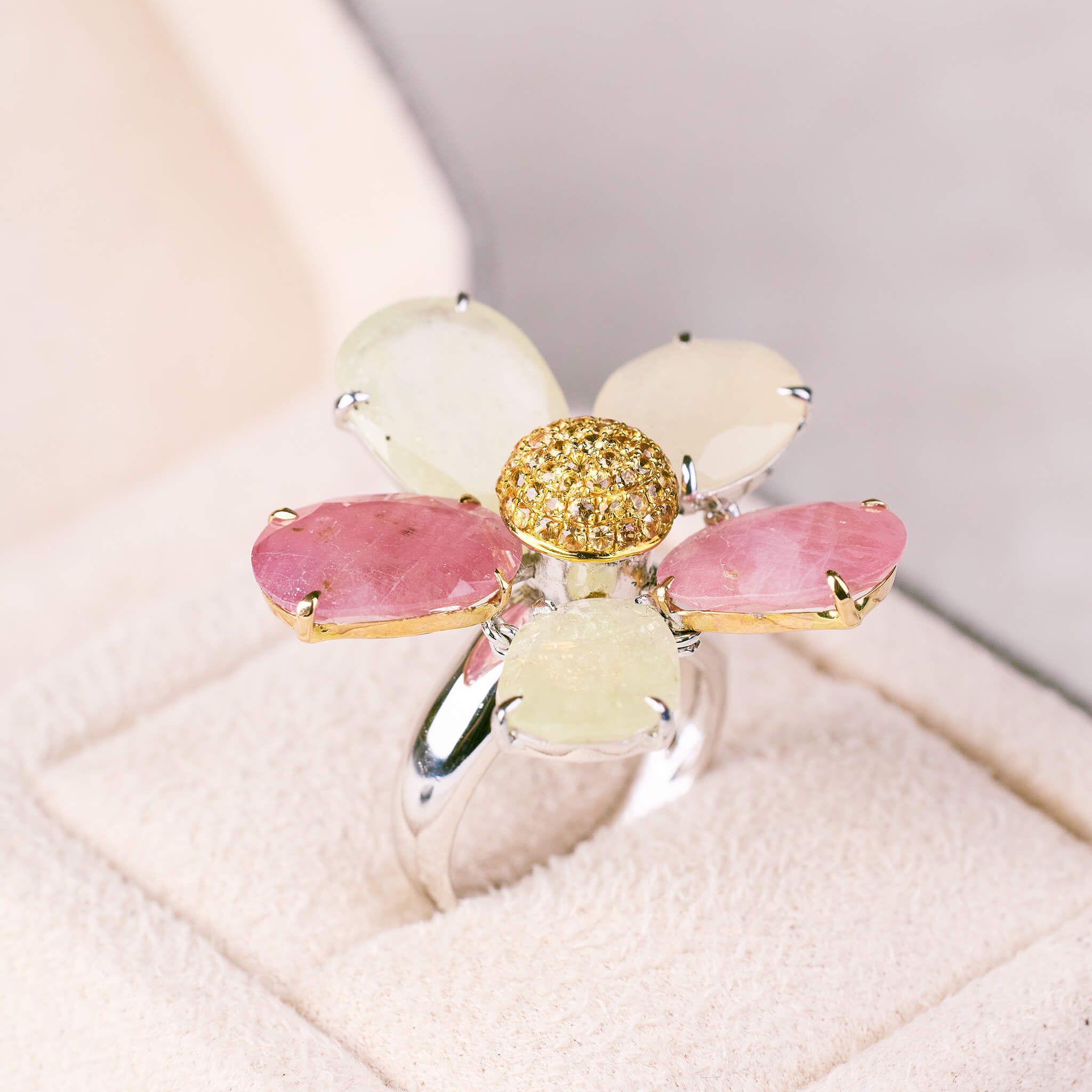 18K Gold Diamond and Slice Sapphire Flower Ring - Jewelry And Store