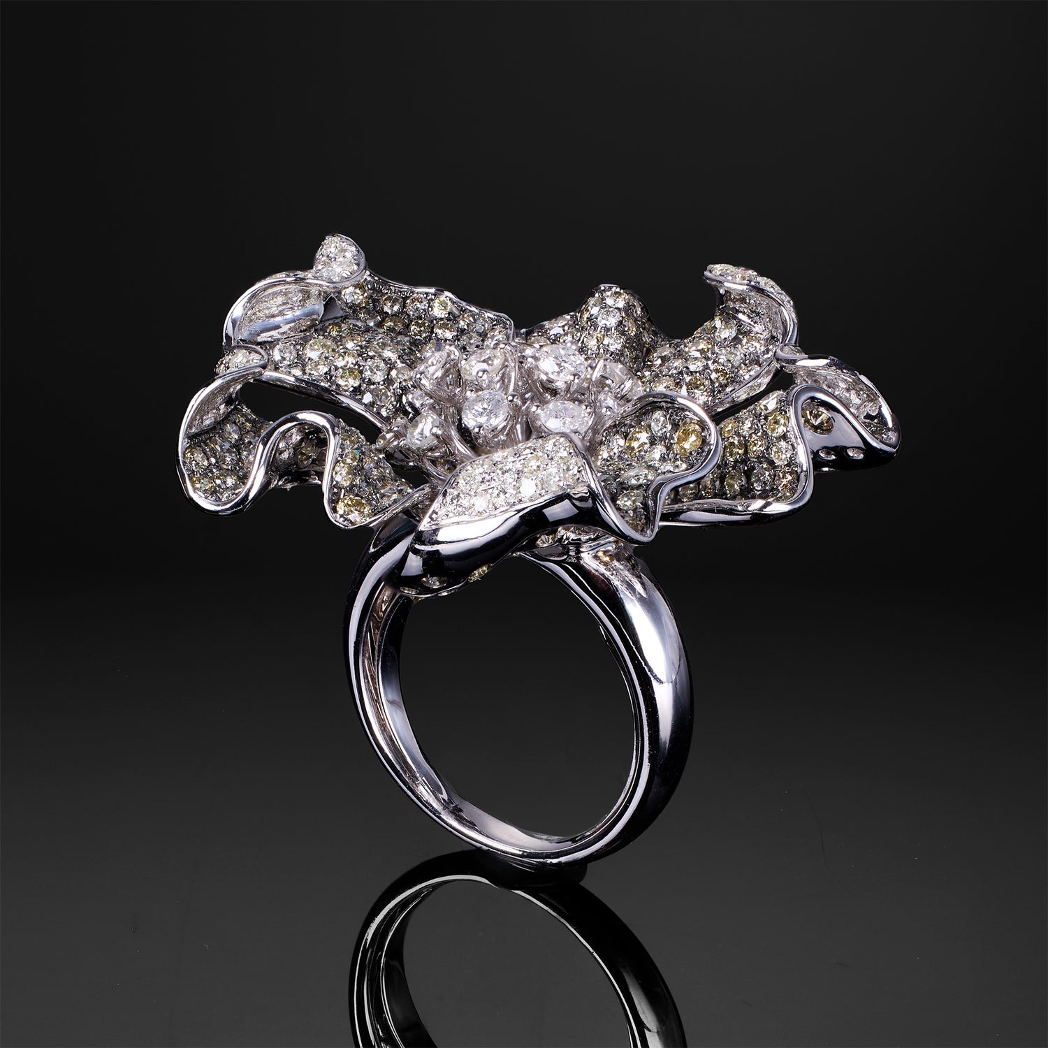 18K Gold Flower Ring with Natural Diamonds - Jewelry And Store