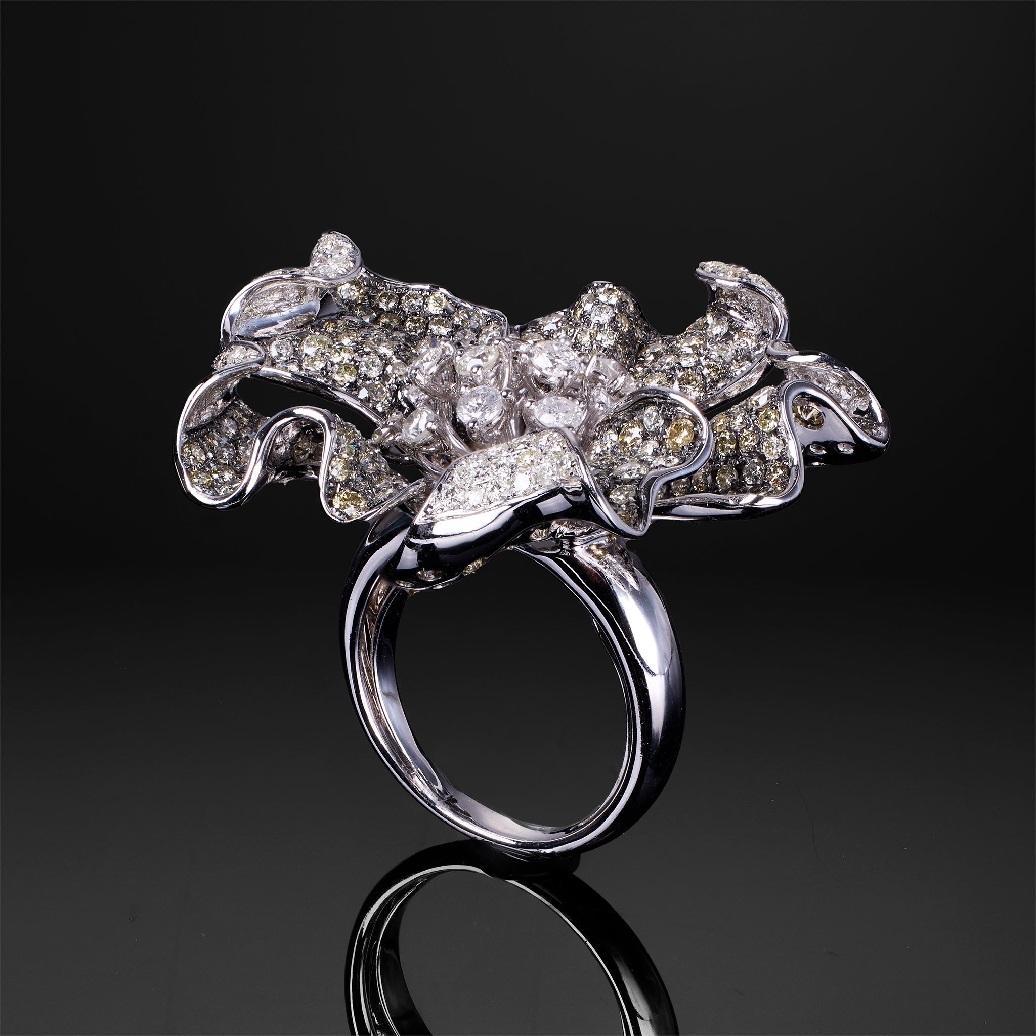 18K Gold Flower Ring with Natural Diamonds - Jewelry And Store