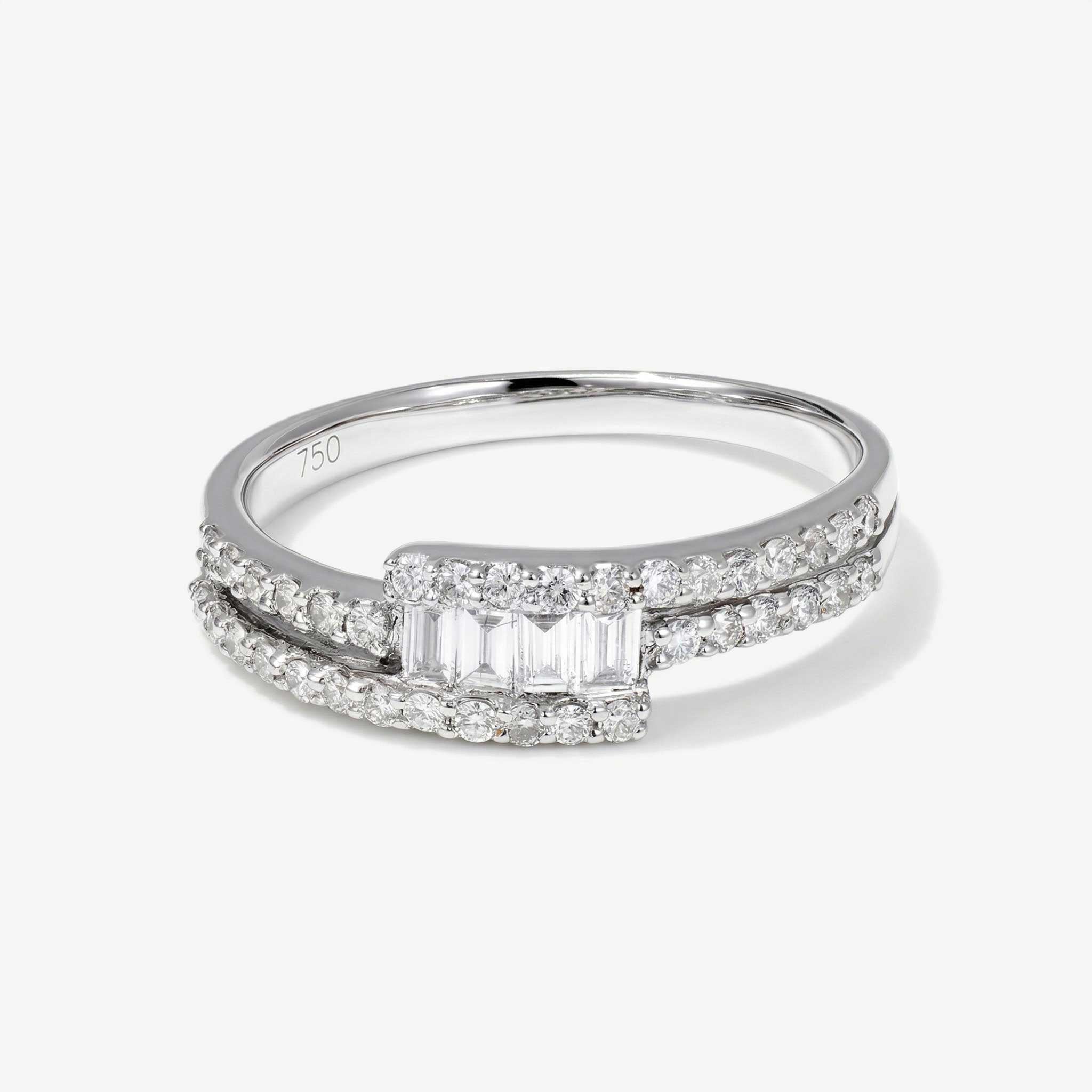 0.46ct.tw. Classic Round & Baguette Diamond Band Ring 18K Gold - JewelryandStore
