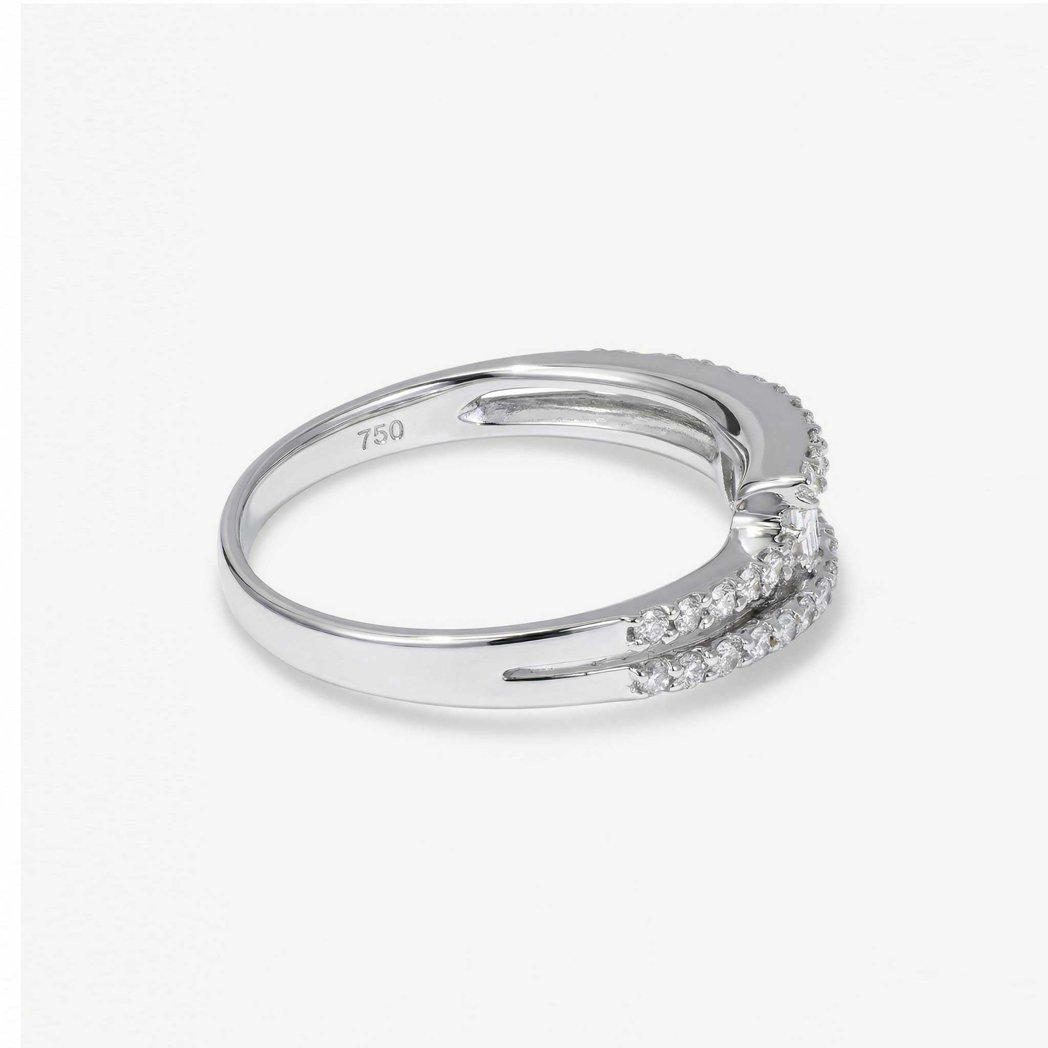 0.46ct.tw. Classic Round & Baguette Diamond Band Ring 18K Gold - JewelryandStore