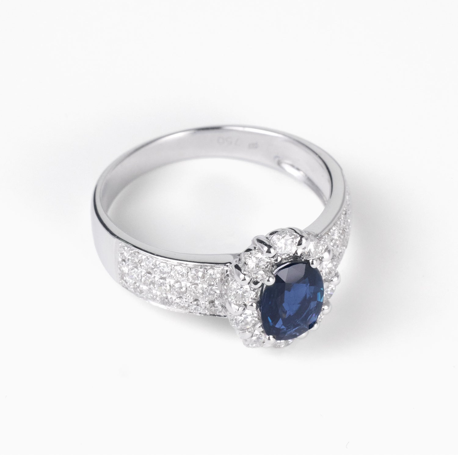 1.03 ct.tw. Vintage - styled Natural Blue Sapphire & Diamond Ring in 18K Gold - JewelryAndStore