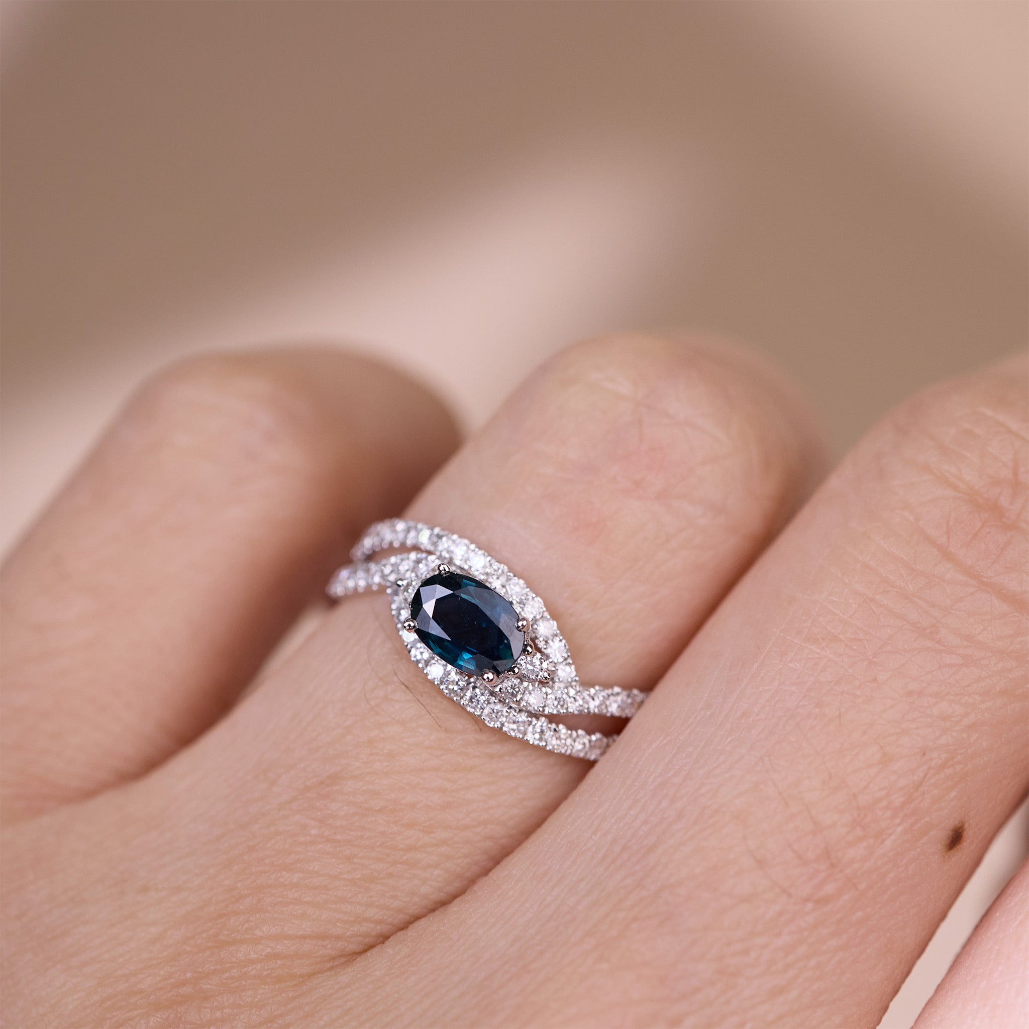 0.56 ct.tw. Vintage - styled Natural Blue Sapphire & Diamond Ring in 18K Gold - JewelryAndStore