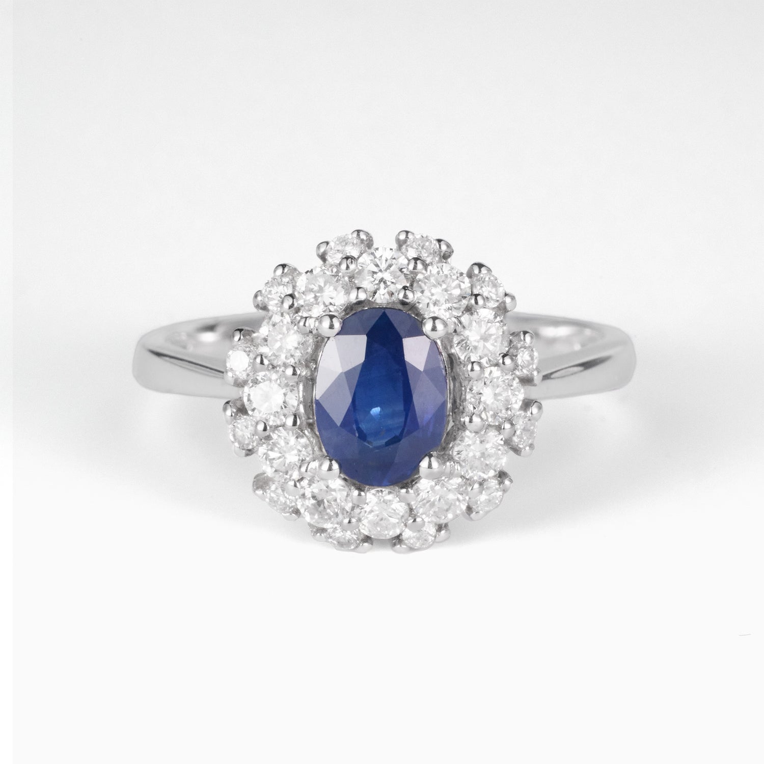 0.96 ct.tw. Vintage - styled Natural Blue Sapphire & Diamond Ring in 18K Gold - JewelryAndStore