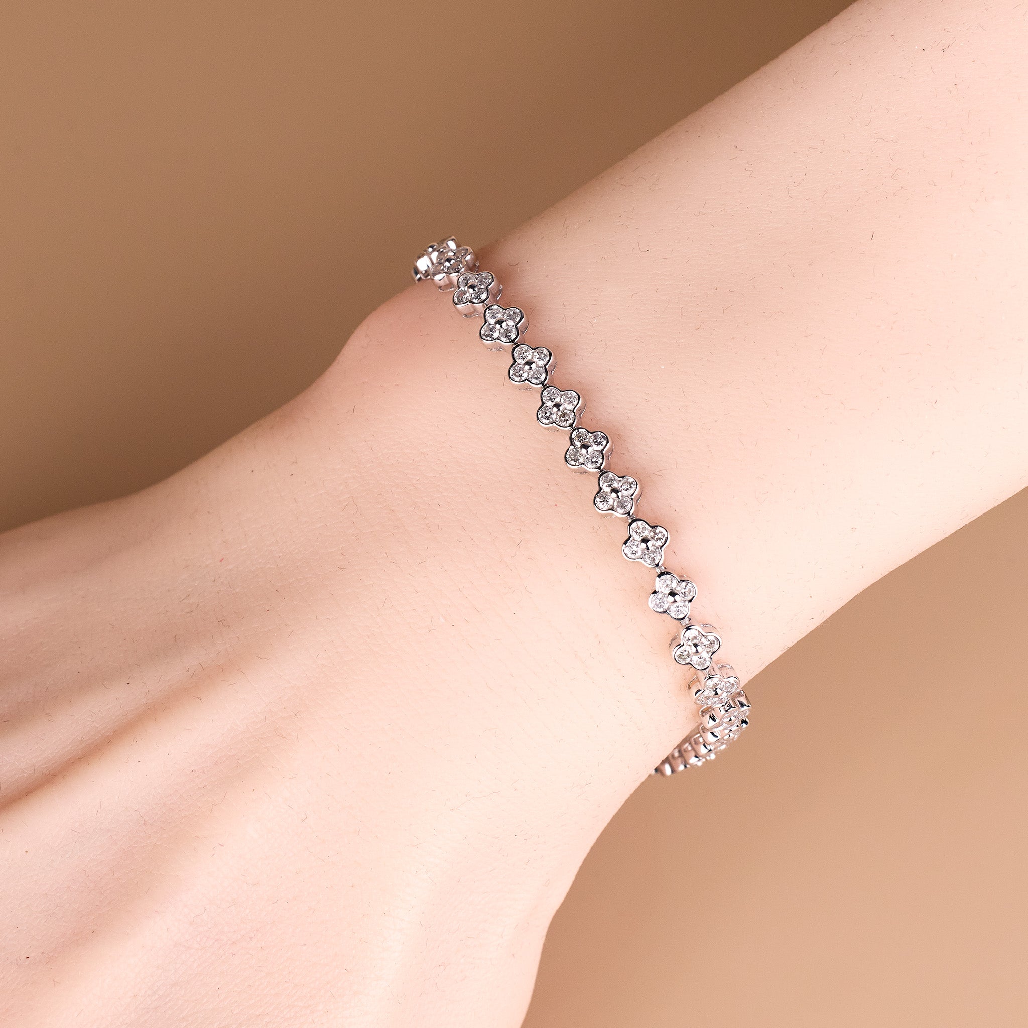 2.97 ct.tw. Diamond Clover Bracelet in 18K Gold - Jewelry And Store