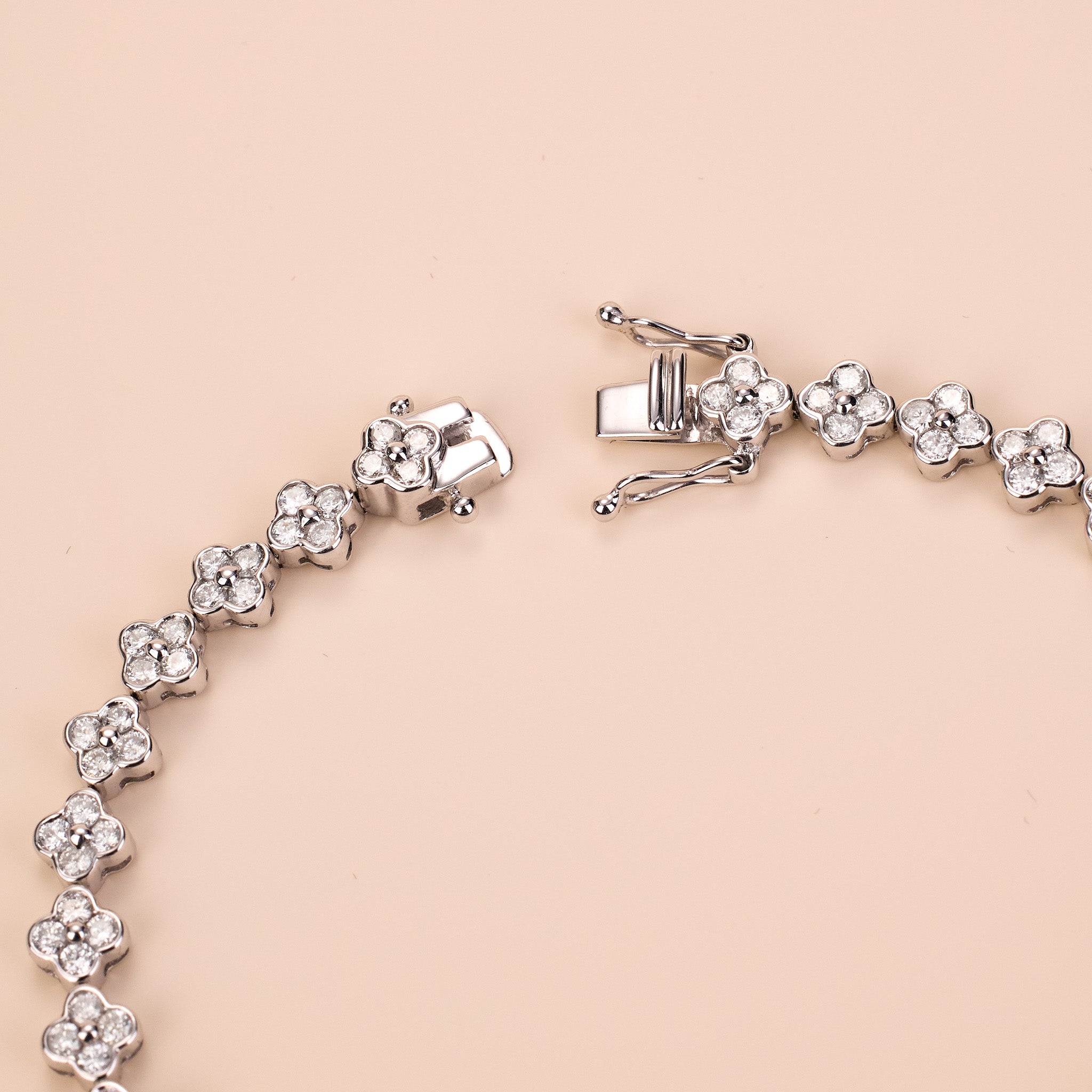 2.97 ct.tw. Diamond Clover Bracelet in 18K Gold - Jewelry And Store