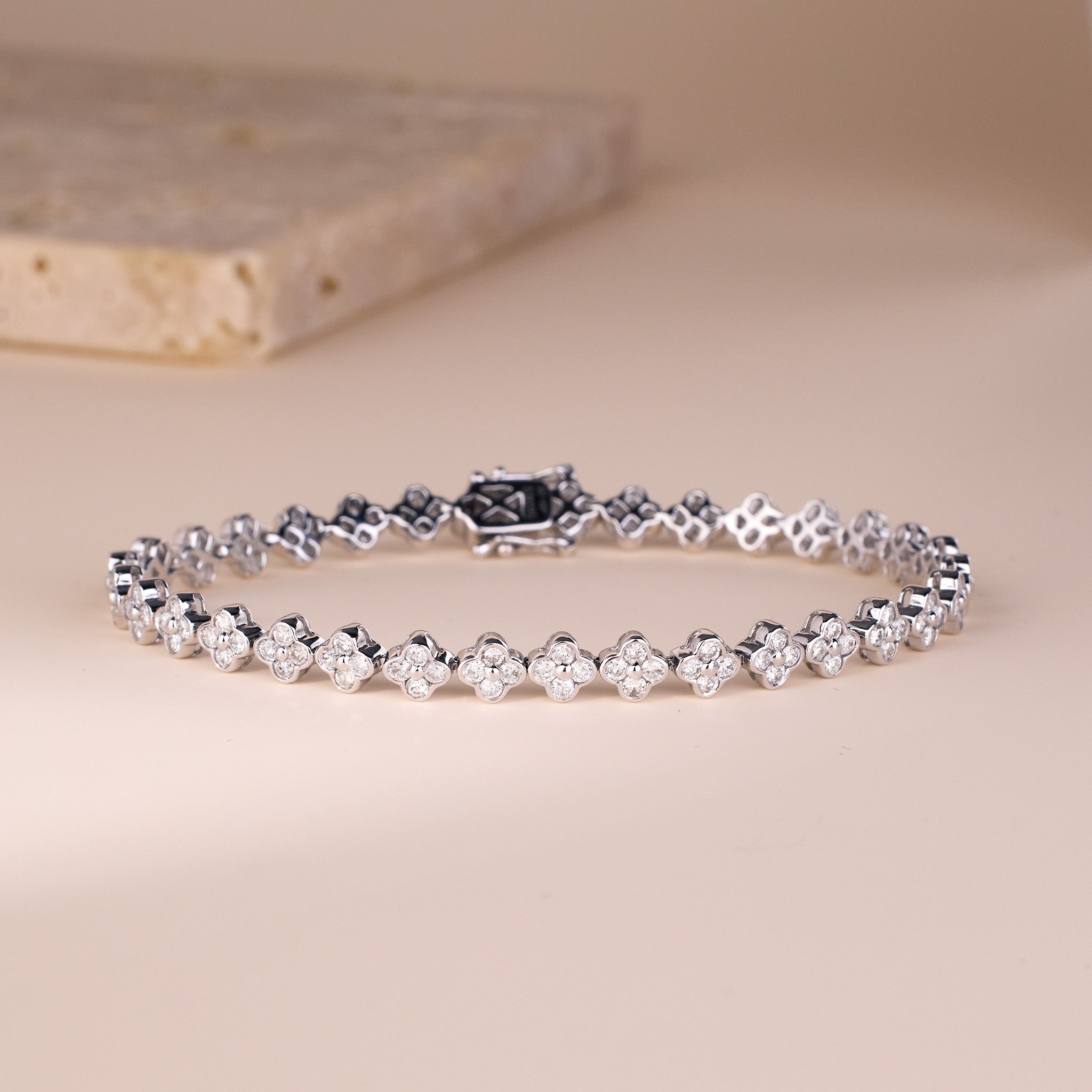 2.97 ct.tw. Diamond Clover Bracelet in 18K Gold - Jewelry And Store