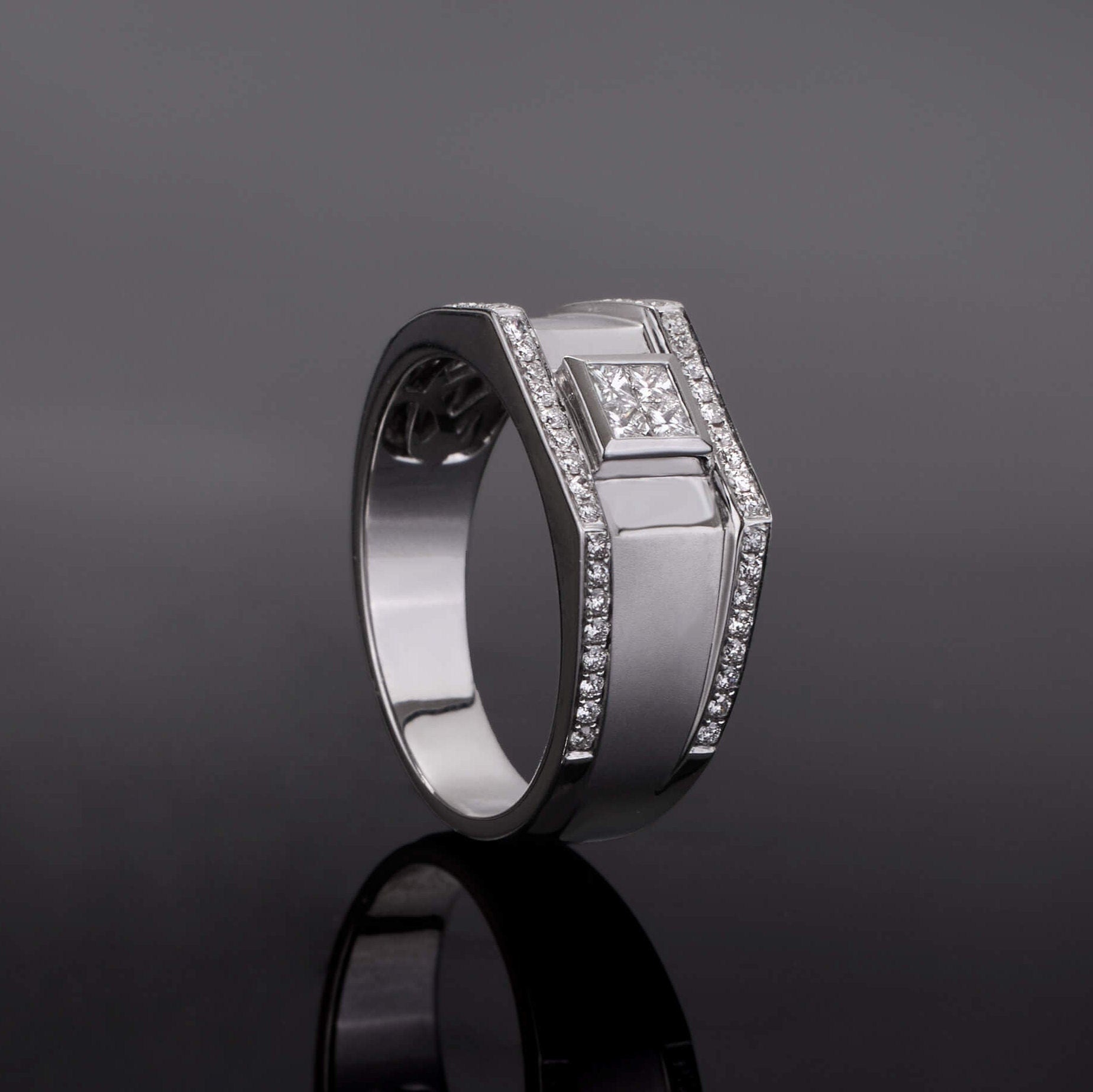18K Gold Unisex Diamond Signet Ring - Jewelry And Store