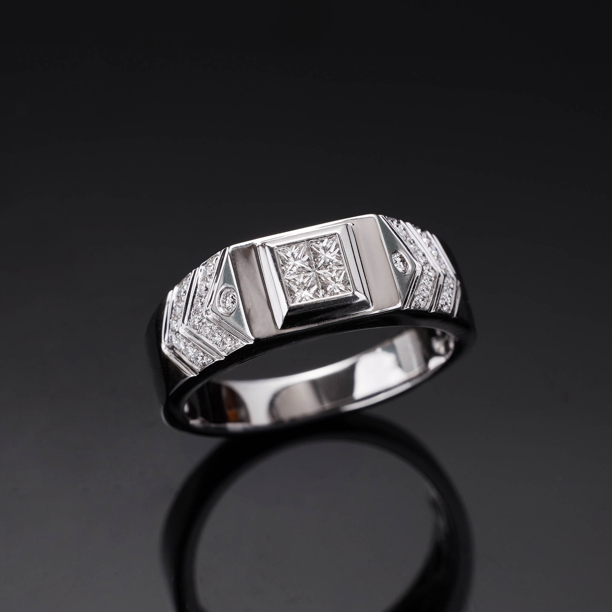 18K Gold Unisex Diamond Signet Ring - Jewelry And Store