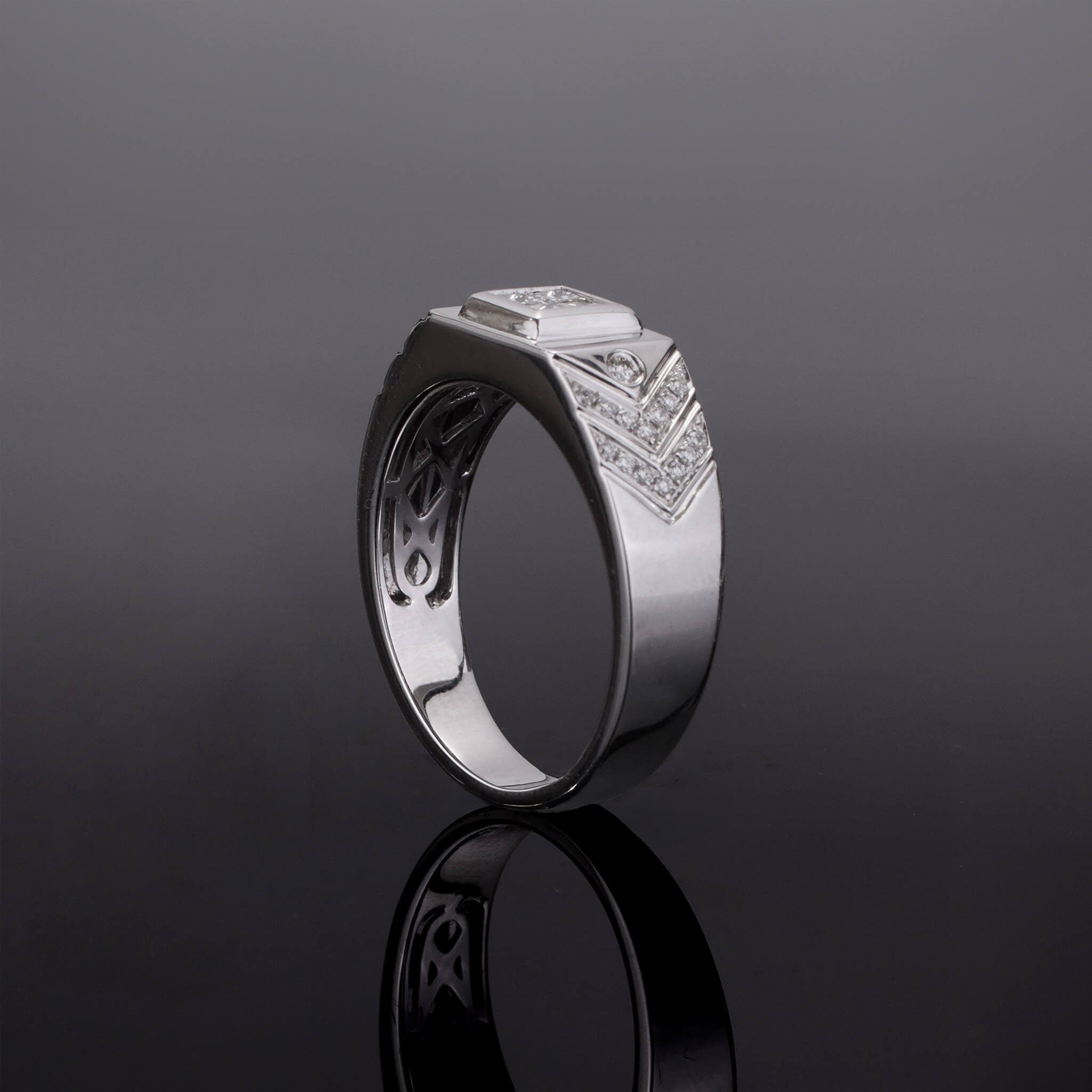 18K Gold Unisex Diamond Signet Ring - Jewelry And Store