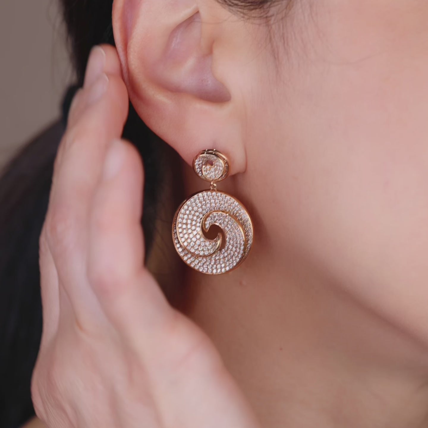 18K Gold Double-spiral Natural Diamond Earrings