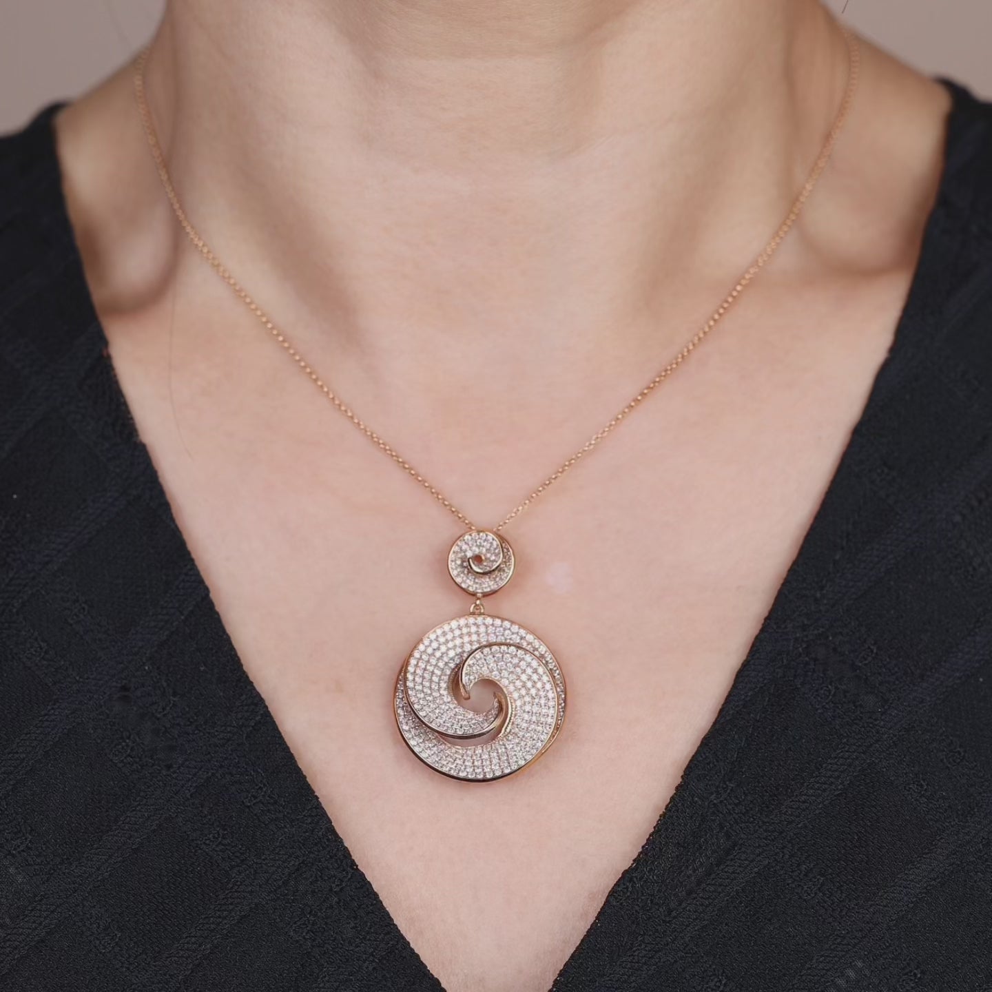 18K Gold Double-spiral Natural Diamond Pendant