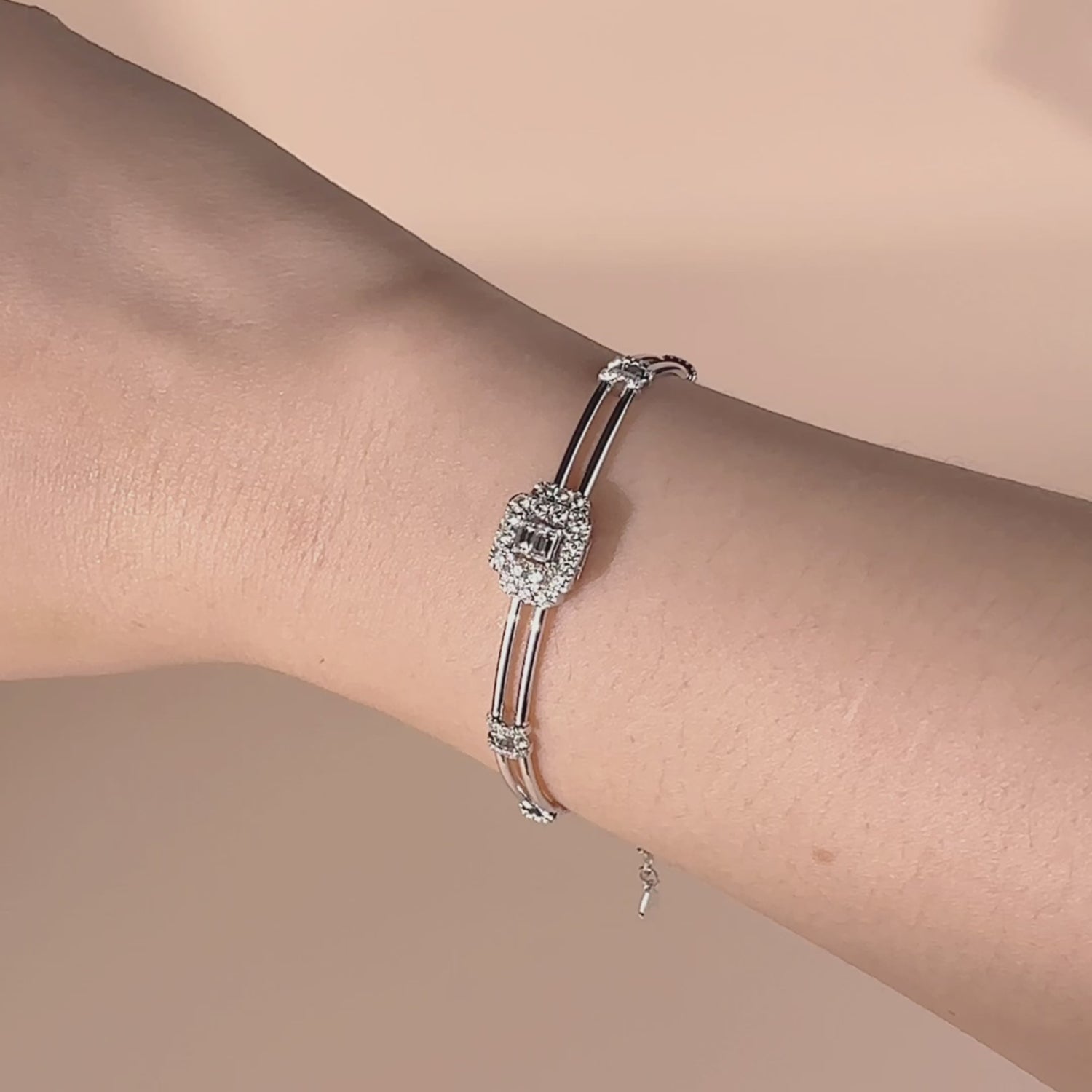 0.71ct.tw. Natural Diamond Bracelet in 18K Gold