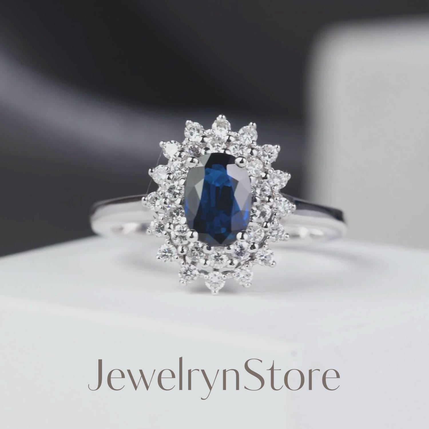 0.81ct.tw. Natural Blue Sapphire Halo Diamond Ring in 18K Gold
