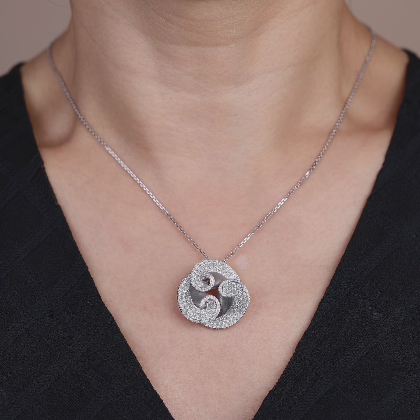 2.05ct.tw. Natural Diamond Pendant in 18K Gold