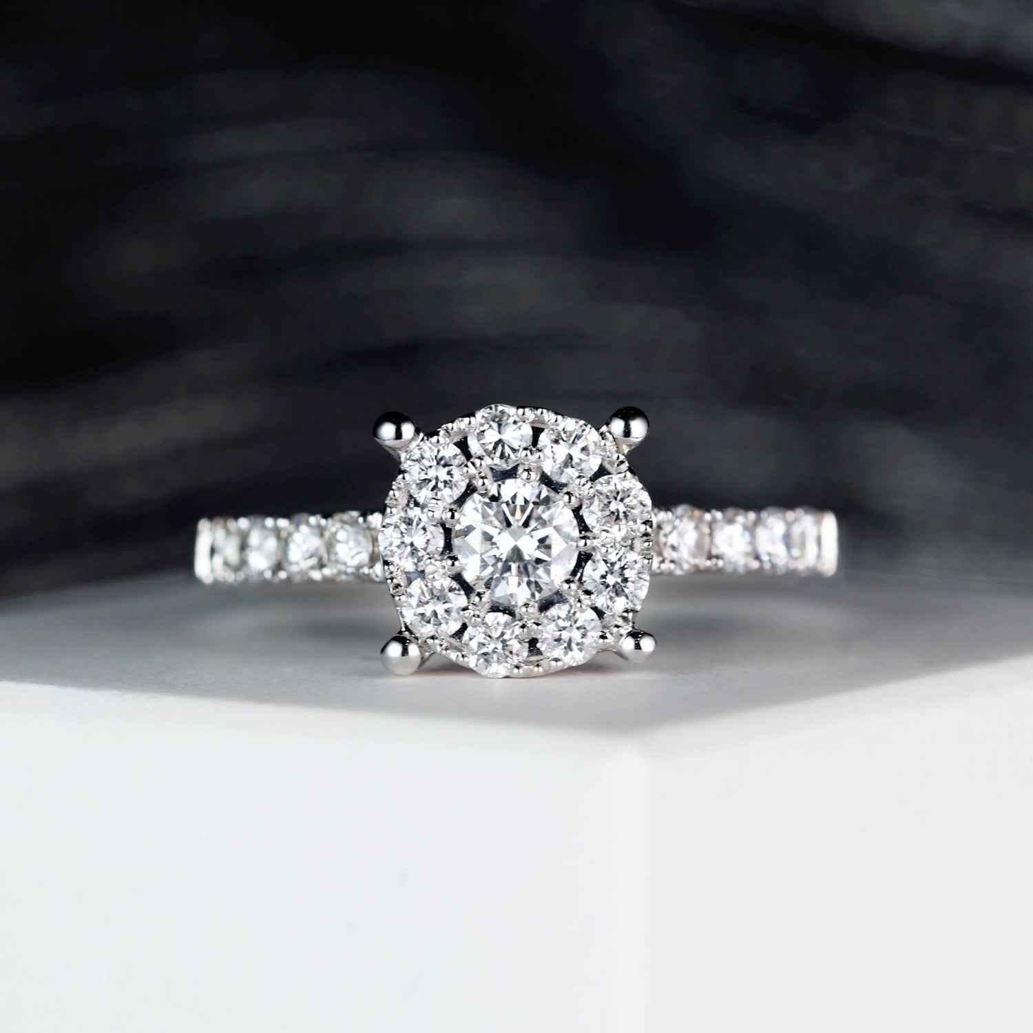 0.73ct.tw. Natural Diamond Ring in 18K Gold - Jewelry And Store