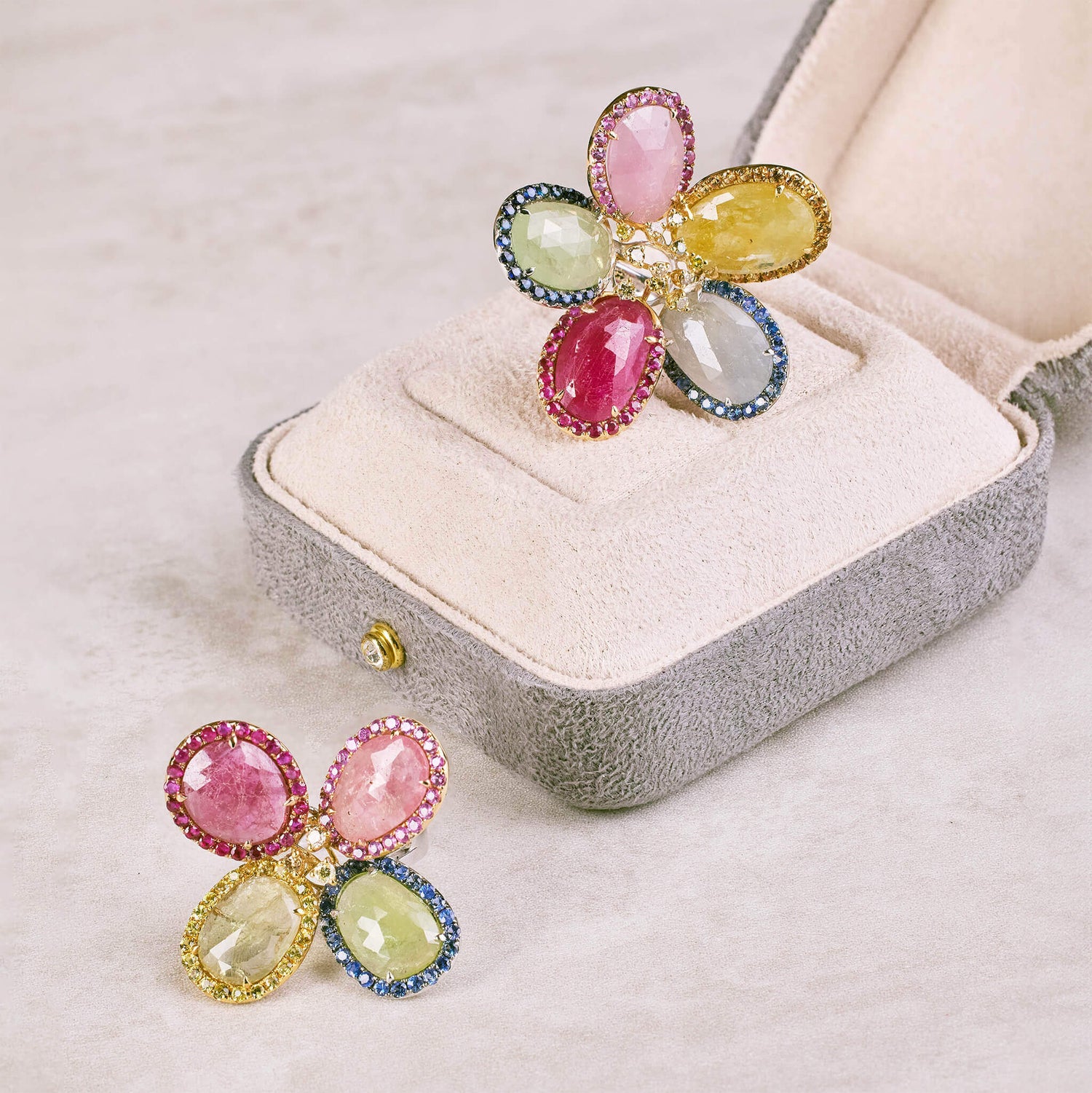 18K Gold Diamond and Slice Sapphire Flower Ring - Jewelry And Store