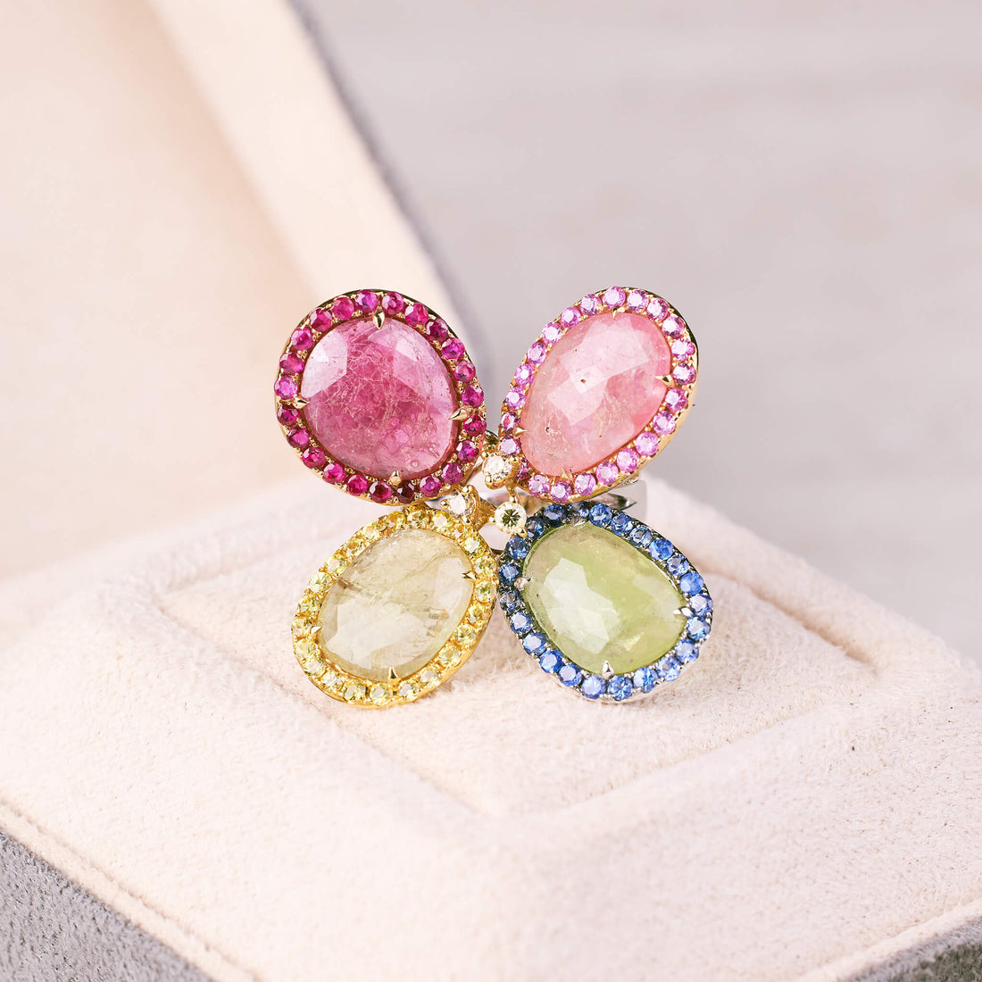 18K Gold Diamond and Slice Sapphire Flower Ring - Jewelry And Store