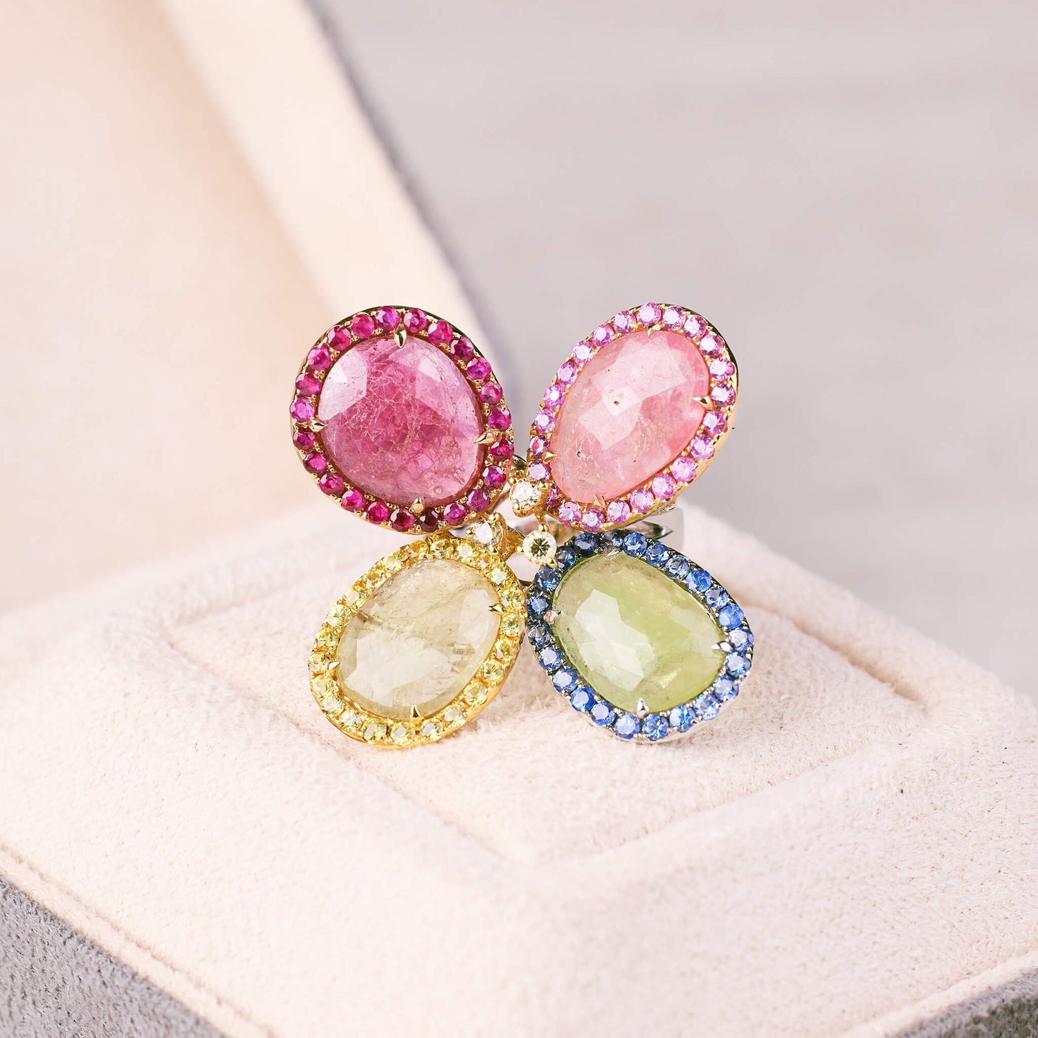 18K Gold Diamond and Slice Sapphire Flower Ring - Jewelry And Store