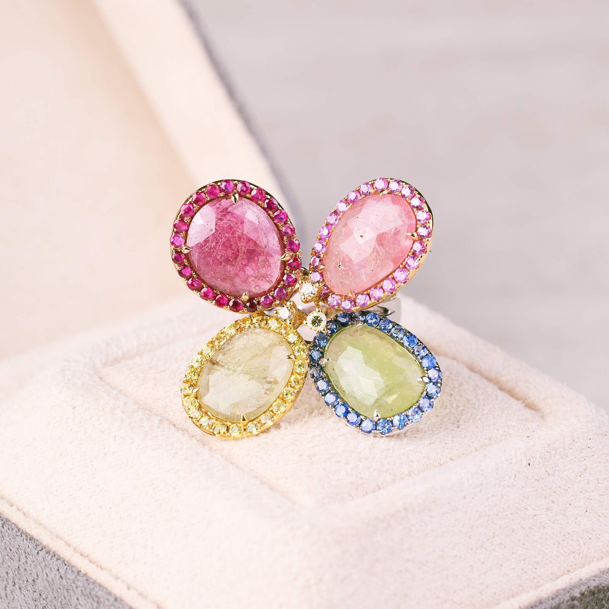 18K Gold Diamond and Slice Sapphire Flower Ring - Jewelry And Store