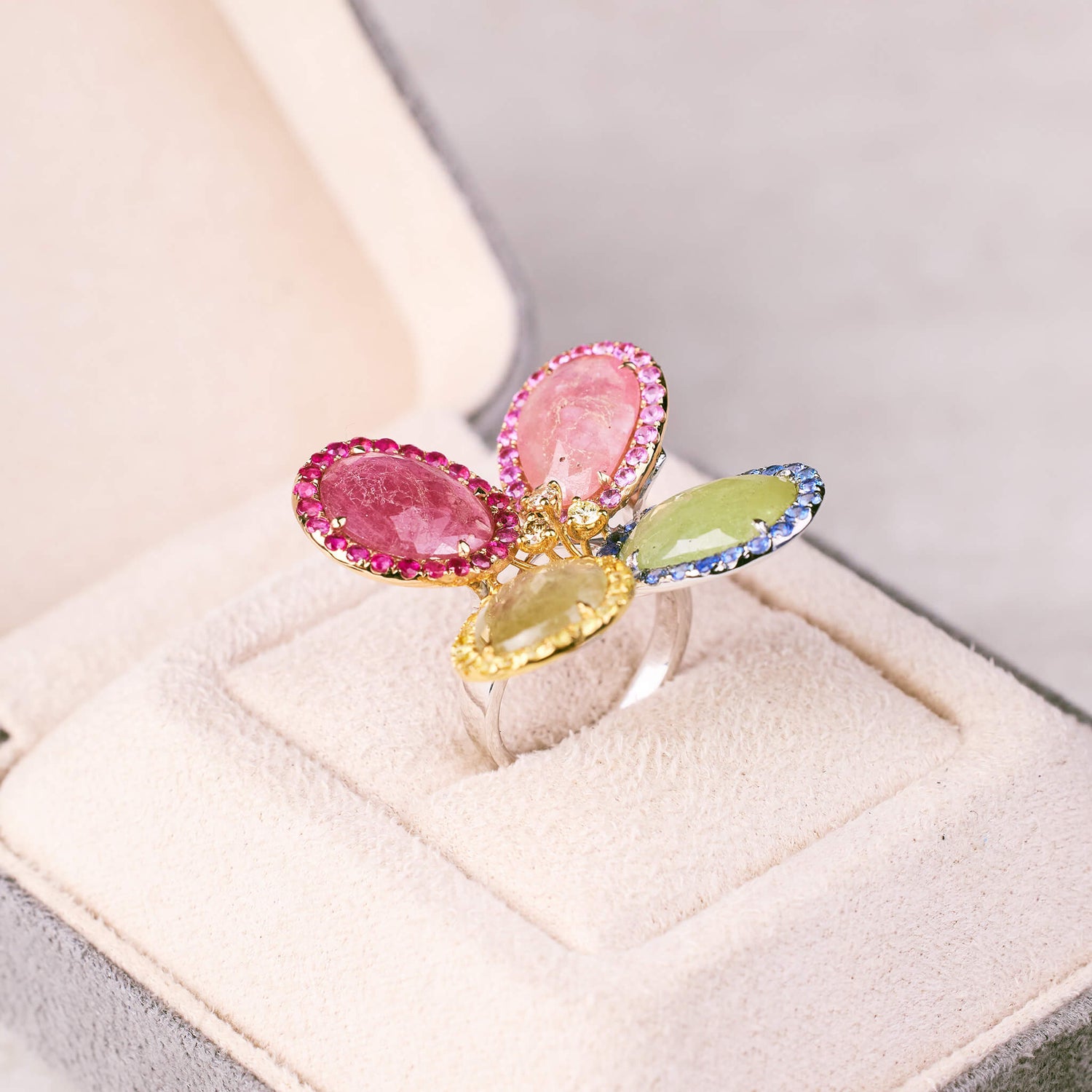 18K Gold Diamond and Slice Sapphire Flower Ring - Jewelry And Store