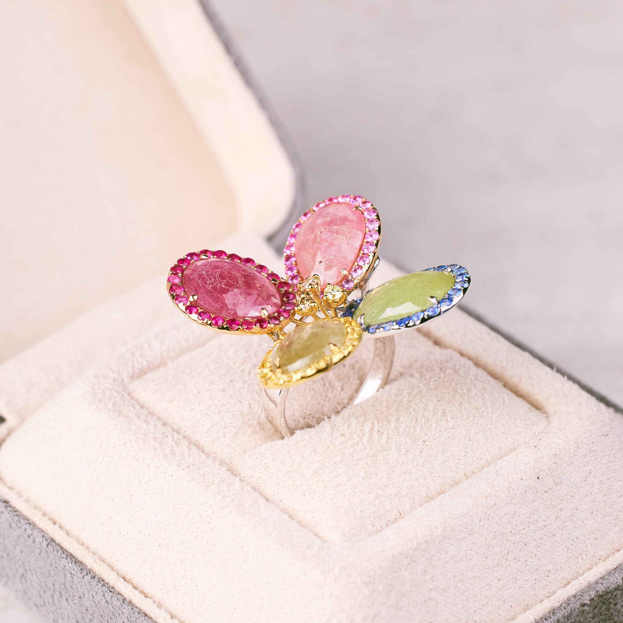 18K Gold Diamond and Slice Sapphire Flower Ring - Jewelry And Store