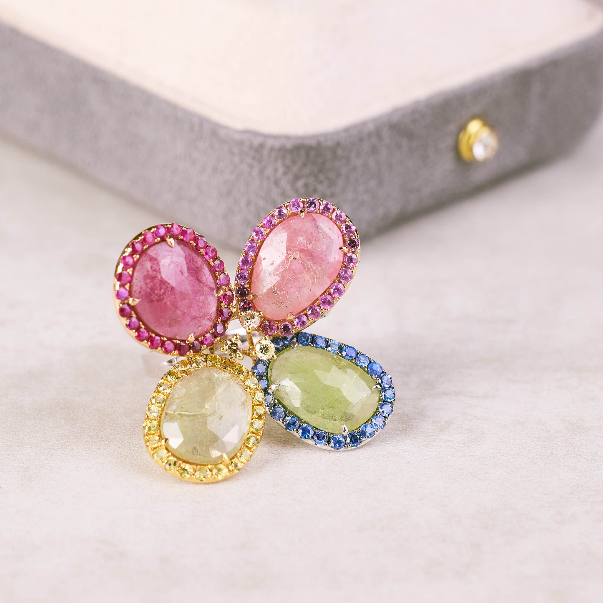 18K Gold Diamond and Slice Sapphire Flower Ring - Jewelry And Store