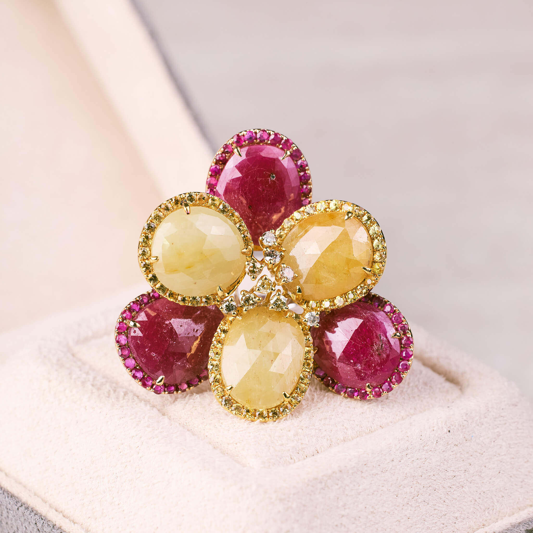 18K Gold Diamond and Slice Sapphire Flower Ring - Jewelry And Store