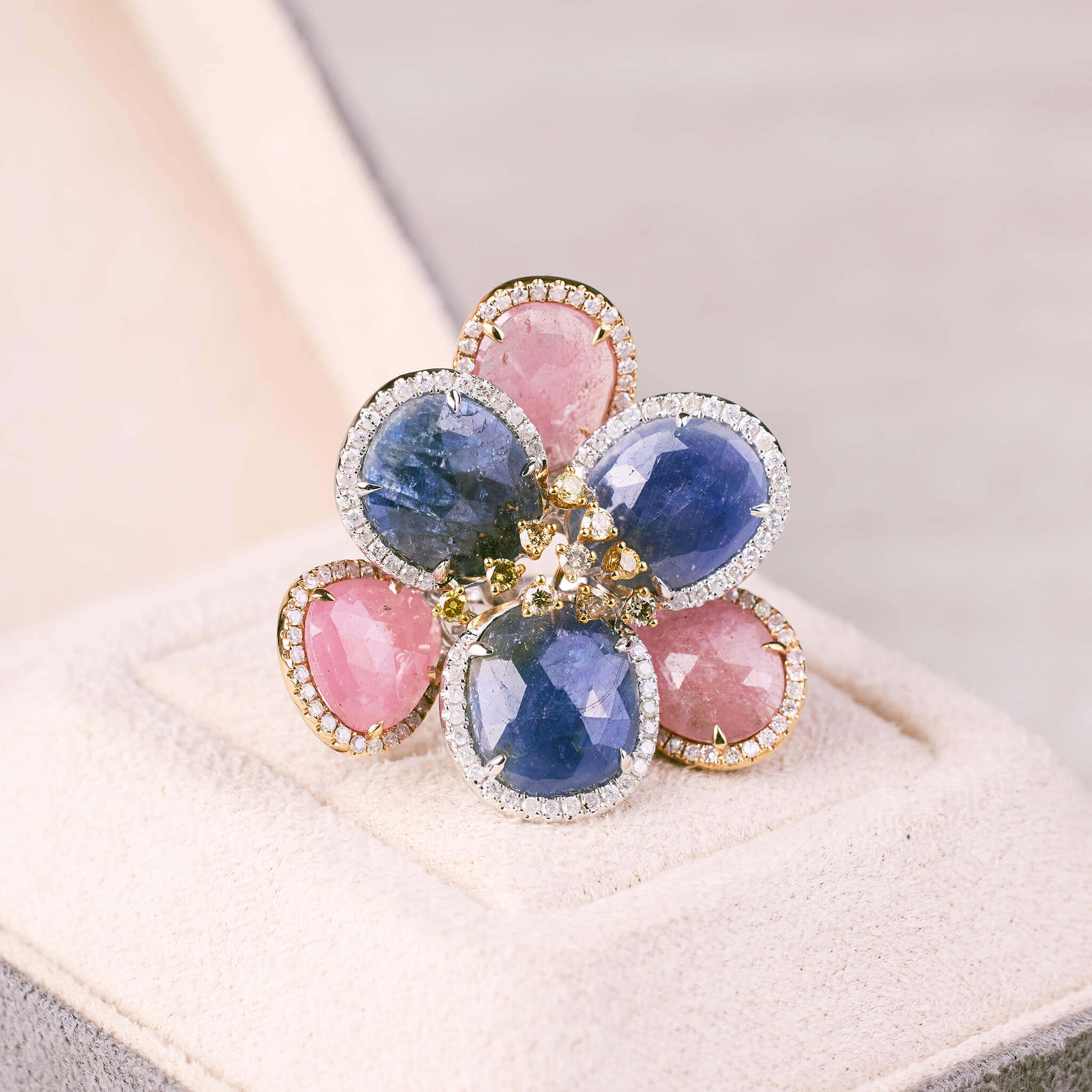 18K Gold Diamond and Slice Sapphire Flower Ring - Jewelry And Store
