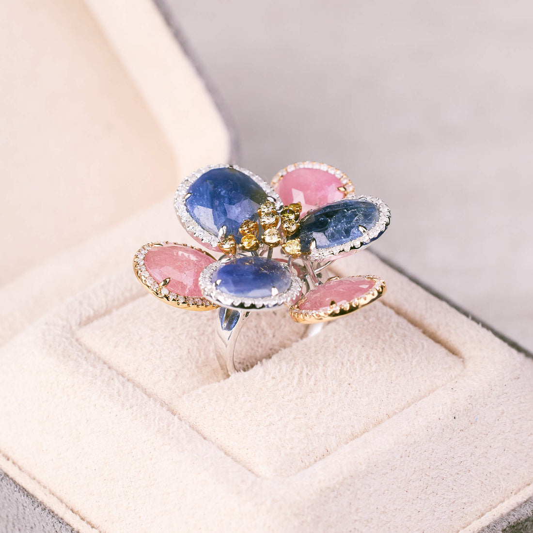 18K Gold Diamond and Slice Sapphire Flower Ring - Jewelry And Store