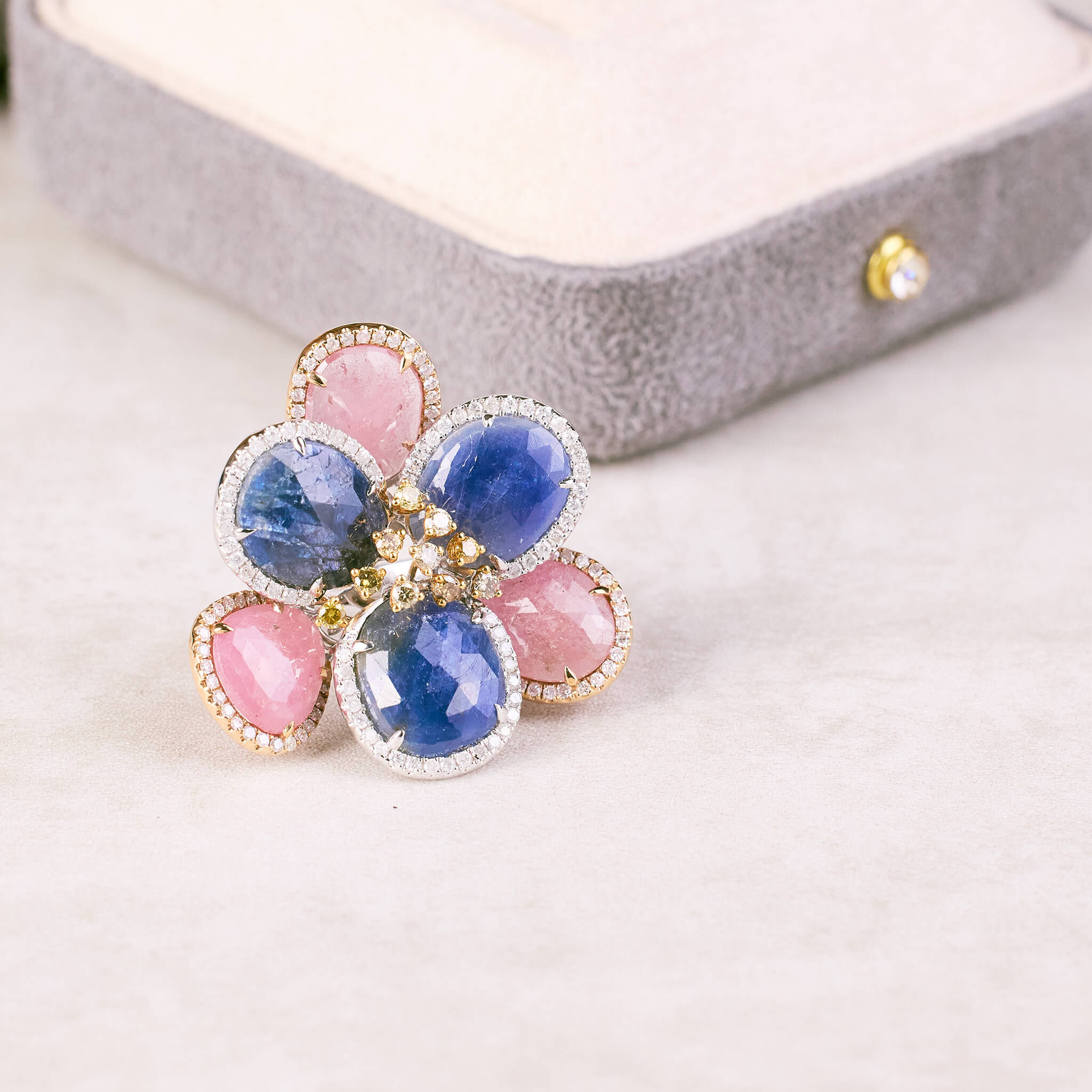 18K Gold Diamond and Slice Sapphire Flower Ring - Jewelry And Store