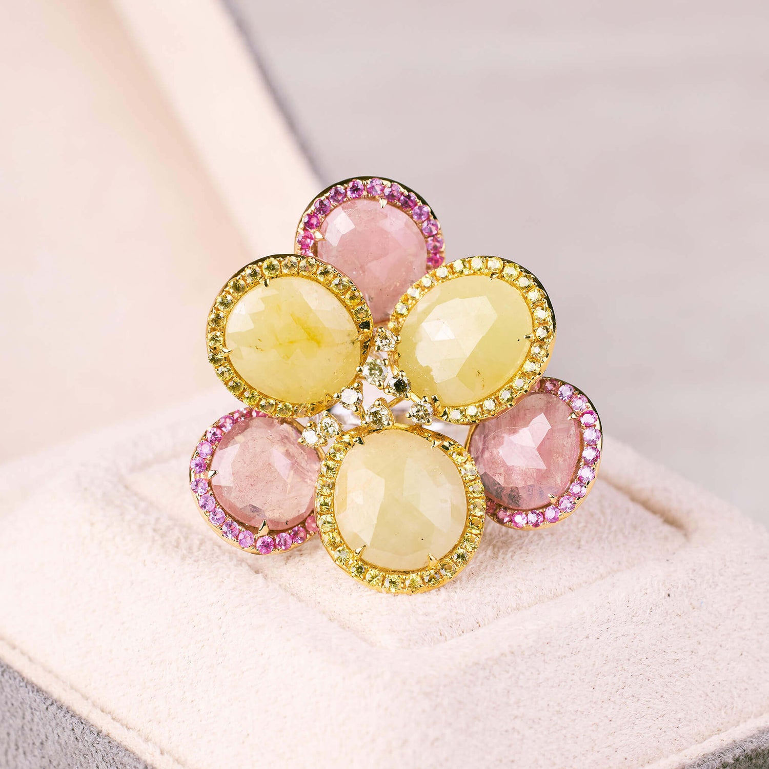 18K Gold Diamond and Slice Sapphire Flower Ring - Jewelry And Store