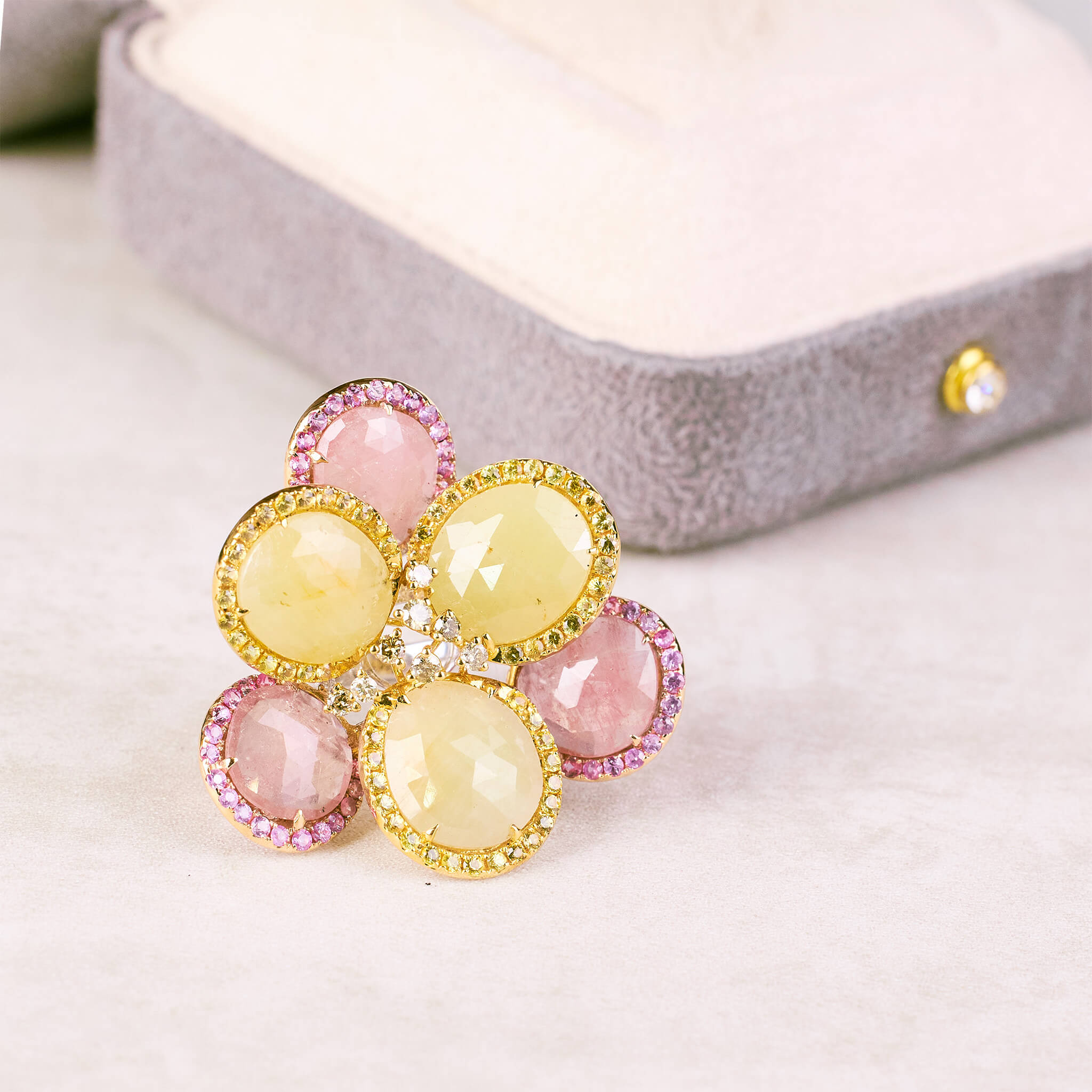 18K Gold Diamond and Slice Sapphire Flower Ring - Jewelry And Store
