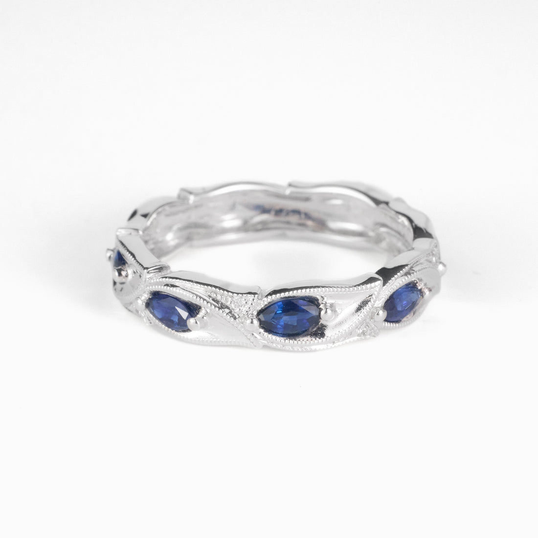 18K Gold Milgrain Band with 0.54ct Natural Blue Sapphires - JewelryAndStore