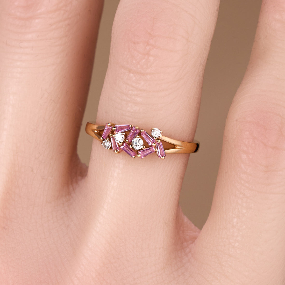 18K Gold Natural Diamond &amp; Pink Sapphire Band Ring - JewelryAndStore