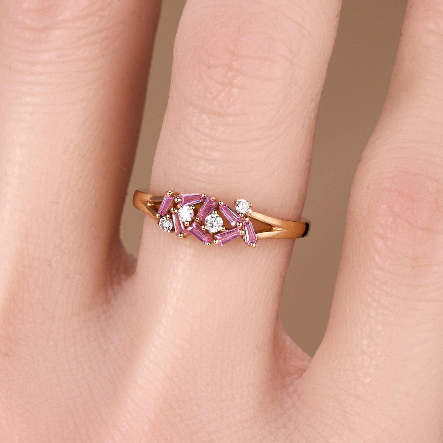 18K Gold Natural Diamond &amp; Pink Sapphire Band Ring - JewelryAndStore