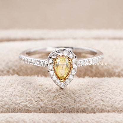 Pear-shpaed Yellow Diamond Engagement Ring