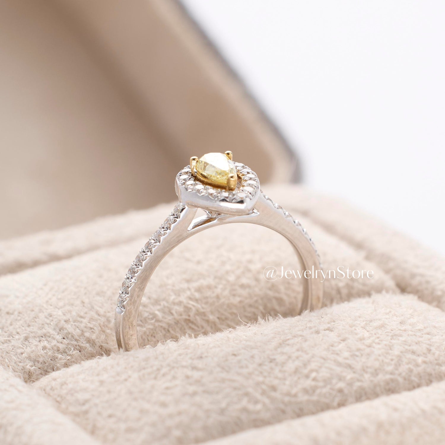 Pear-shpaed Yellow Diamond Engagement Ring