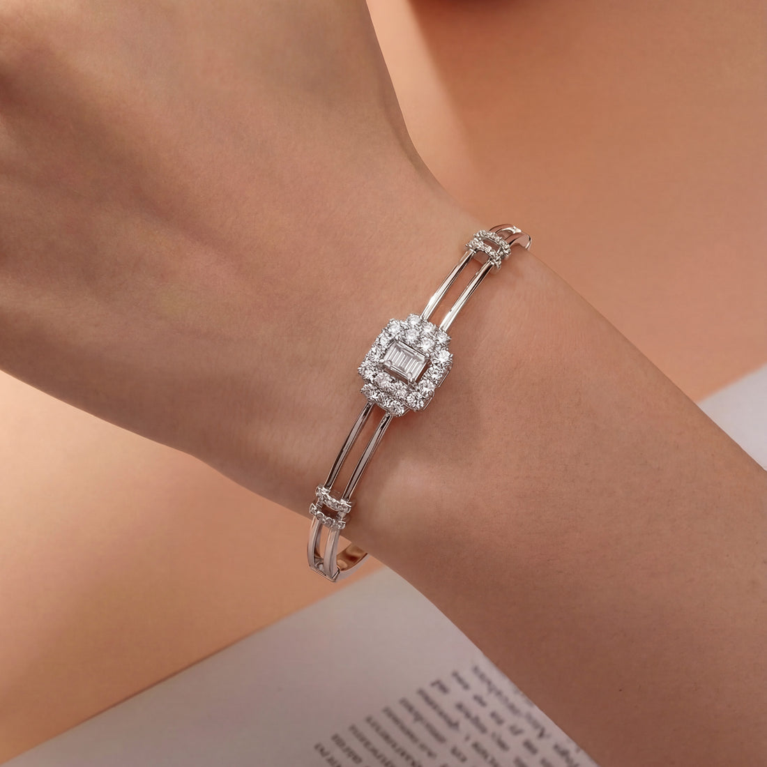 0.71ct.tw. Natural Diamond Bracelet in 18K Gold - JewelryAndStore