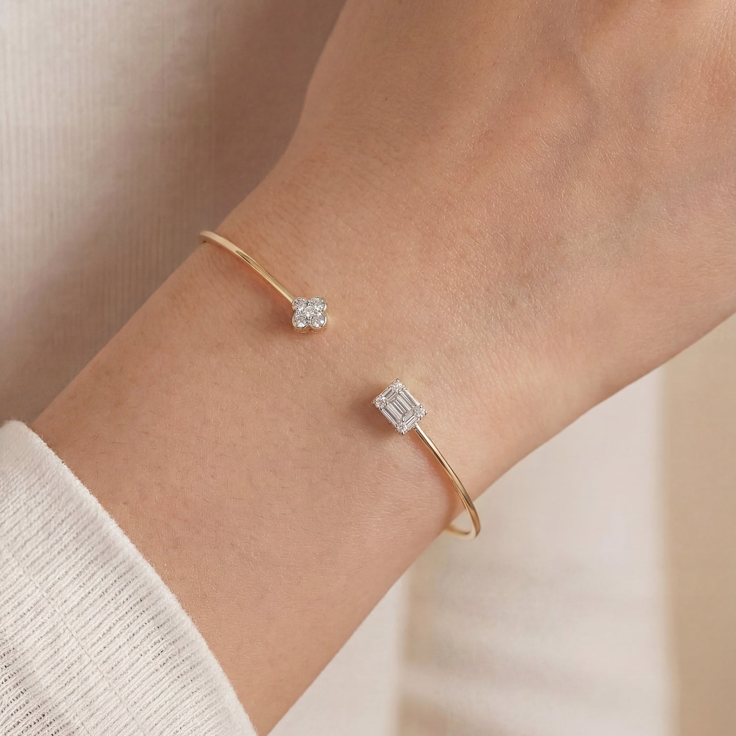 0.45ct.tw. Geometry and Clover Diamond Bangle in 18K Gold - JewelryAndStore