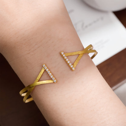 18K gold open - ended diamond bangle with hand - hammered texture - Jewelry And Store