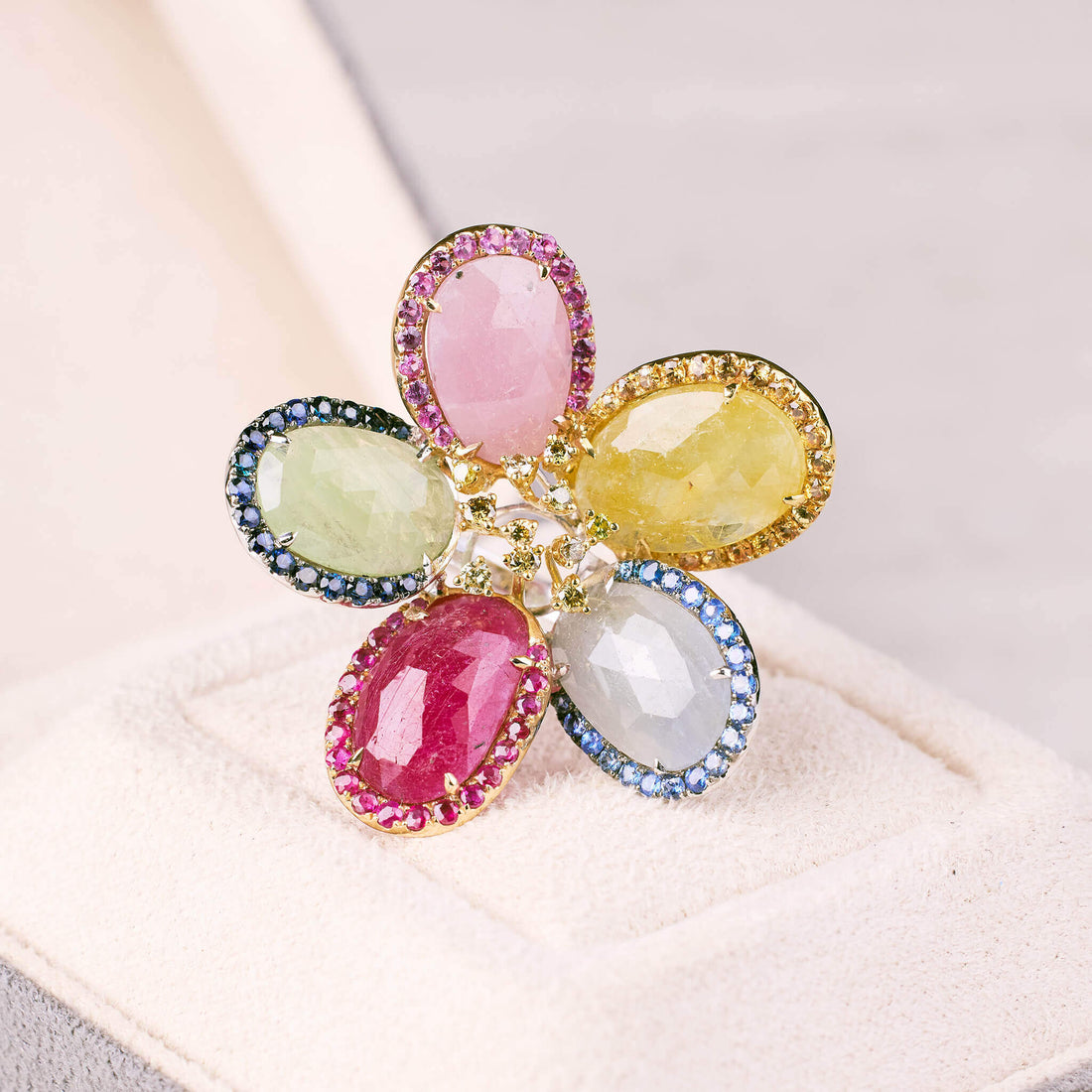 18K Gold Diamond and Slice Sapphire Flower Ring - Jewelry And Store