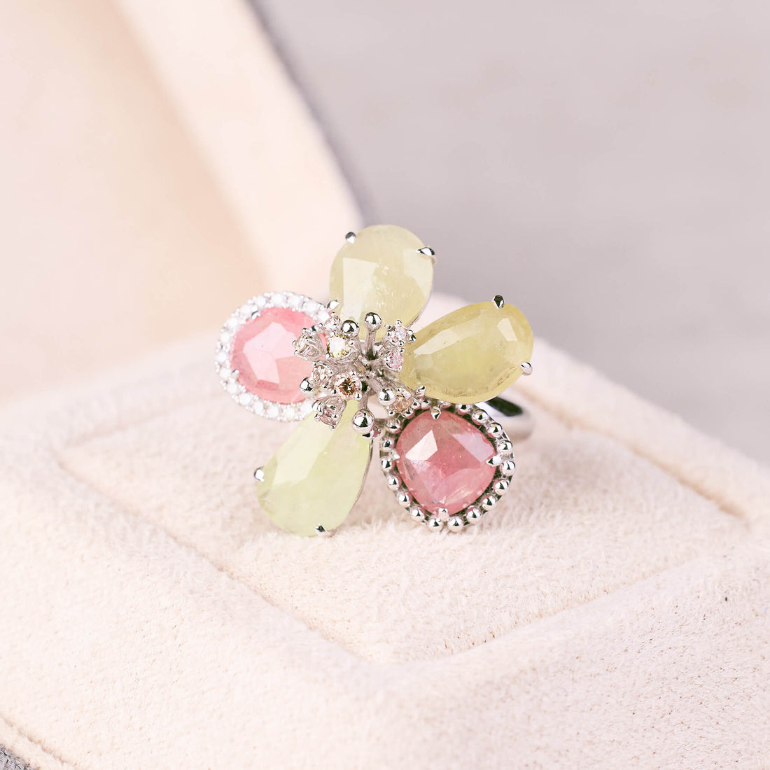 18K Gold Diamond and Slice Sapphire Flower Ring - Jewelry And Store