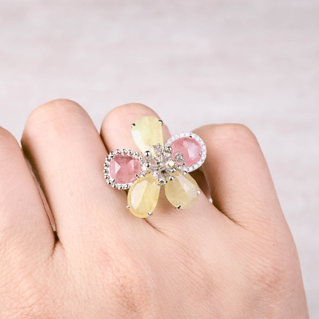 18K Gold Diamond and Slice Sapphire Flower Ring - Jewelry And Store