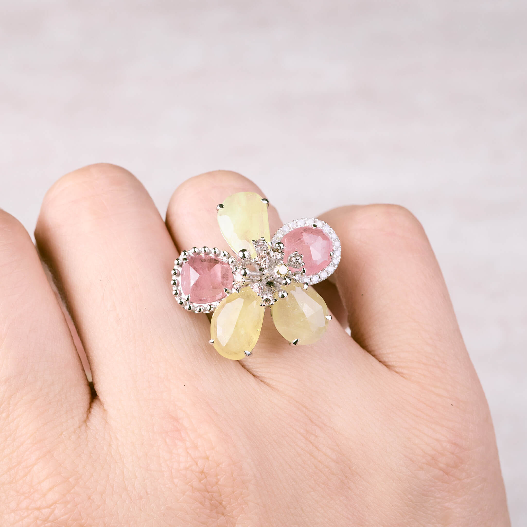 18K Gold Diamond and Slice Sapphire Flower Ring - Jewelry And Store